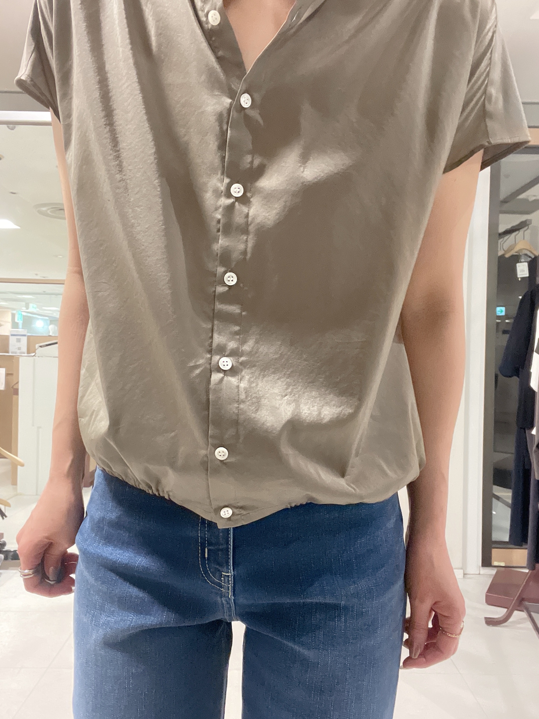 IWAMOさんの「UNTITLED｜【セットアップ可/軽量/清涼感】ローンギャザーブラウス」を使ったコーディネート