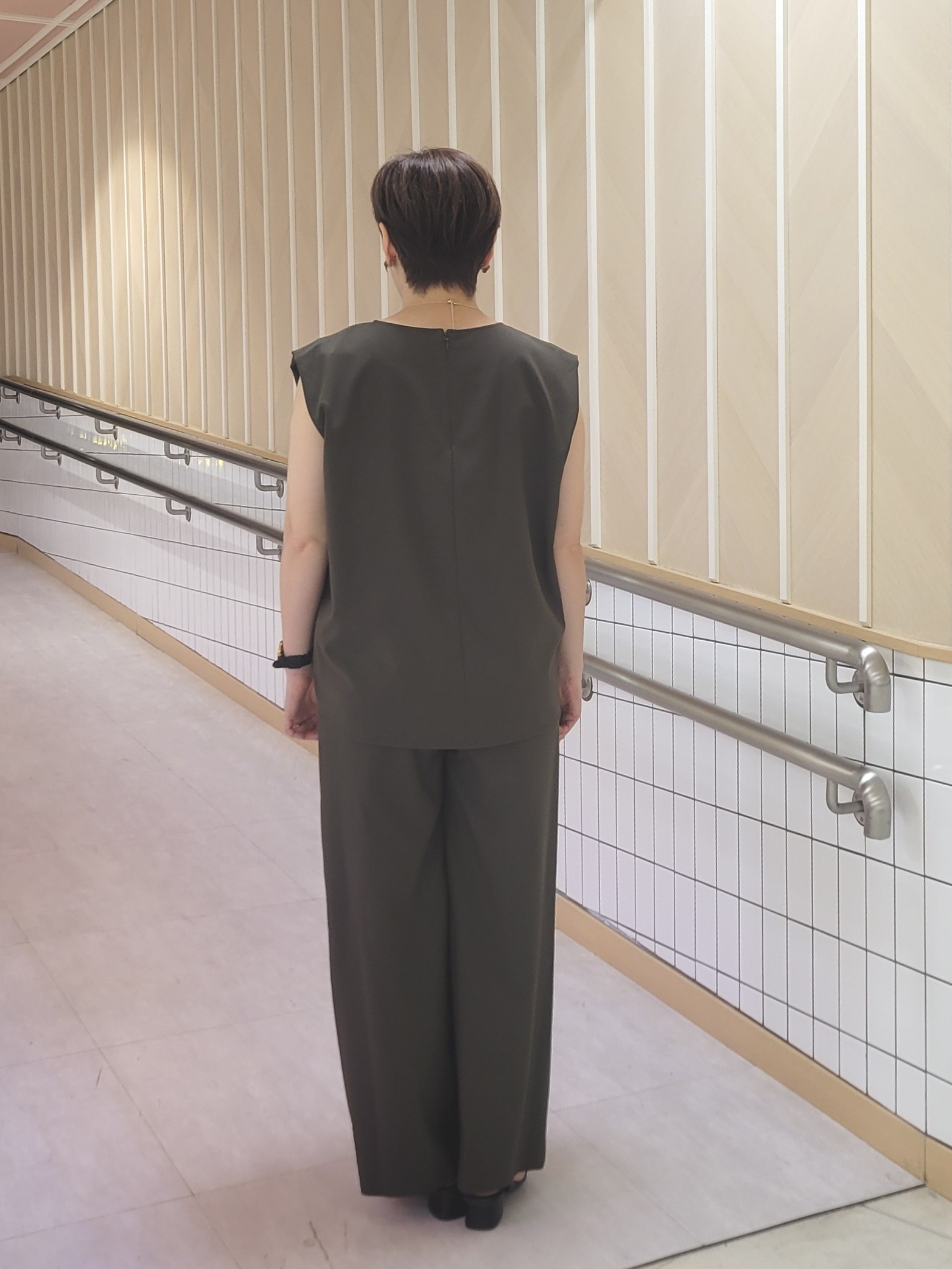 tomoさんの「COUP DE CHANCE｜【手洗い可／セットアップ可】ノースリーブトップス」を使ったコーディネート
