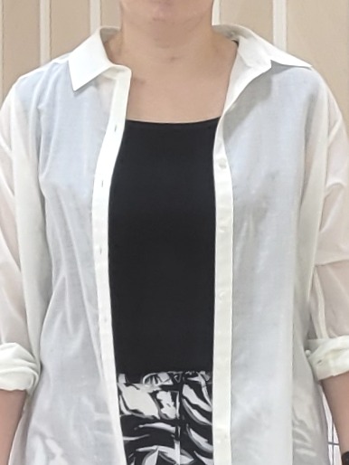 tomoさんの「COUP DE CHANCE｜【手洗い可/リブ素材 】スクエアネックノースリーブトップス」を使ったコーディネート