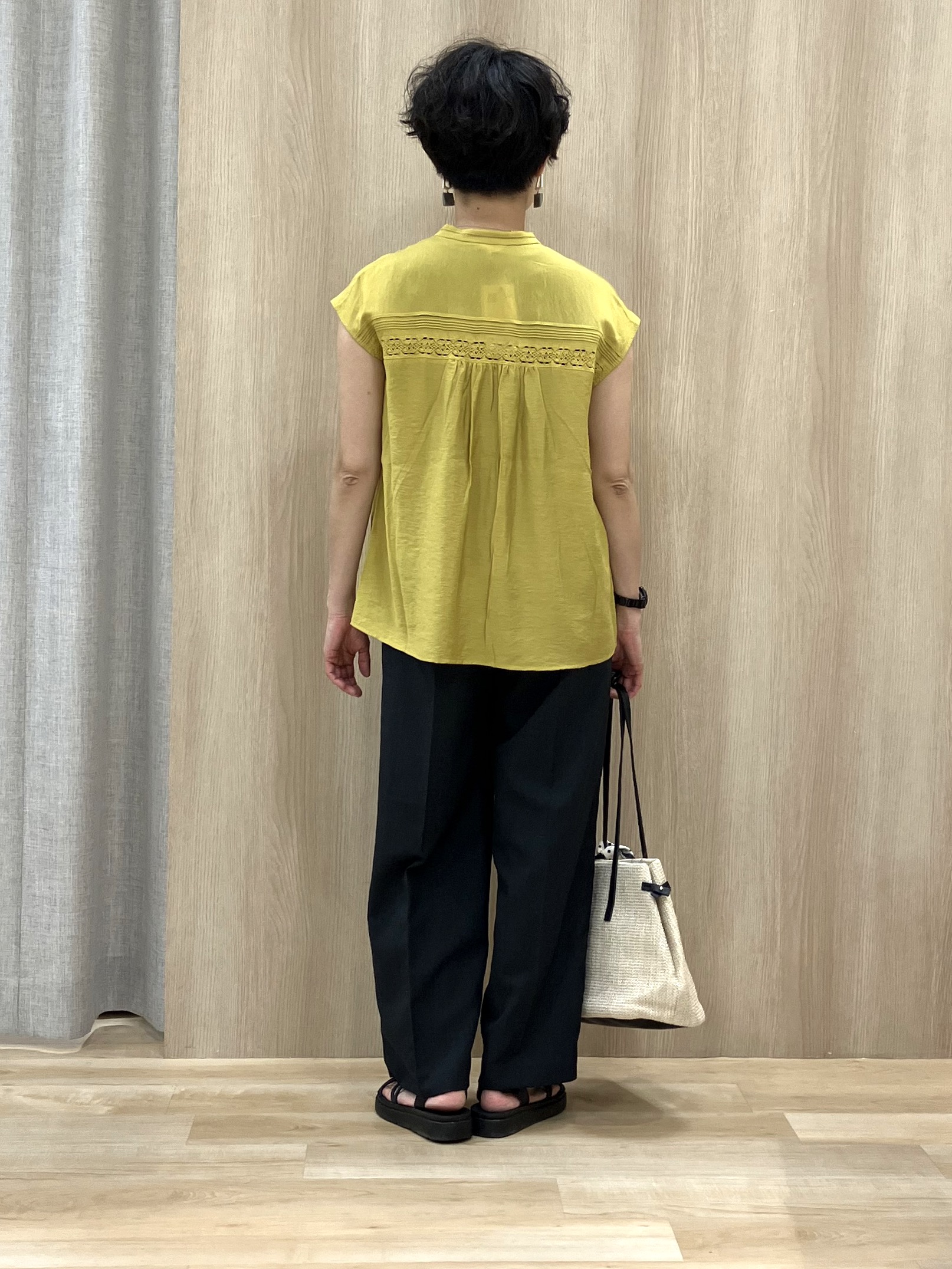 Keiさんの「grove｜【洗える・ON/OFF使える】繊細レースが引き立つ、フレンチ袖ブラウス」を使ったコーディネート