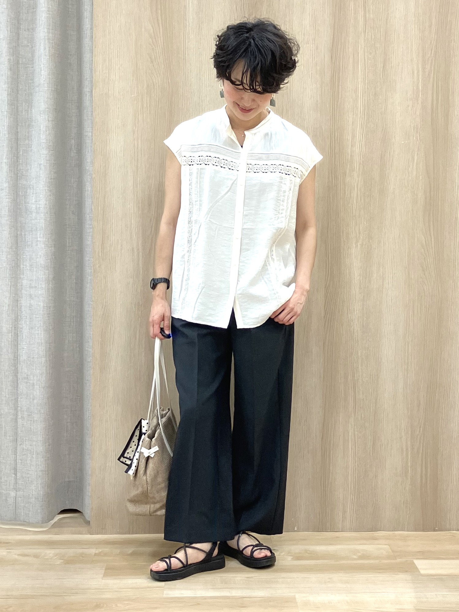 Keiさんの「grove｜【洗える・ON/OFF使える】繊細レースが引き立つ、フレンチ袖ブラウス」を使ったコーディネート