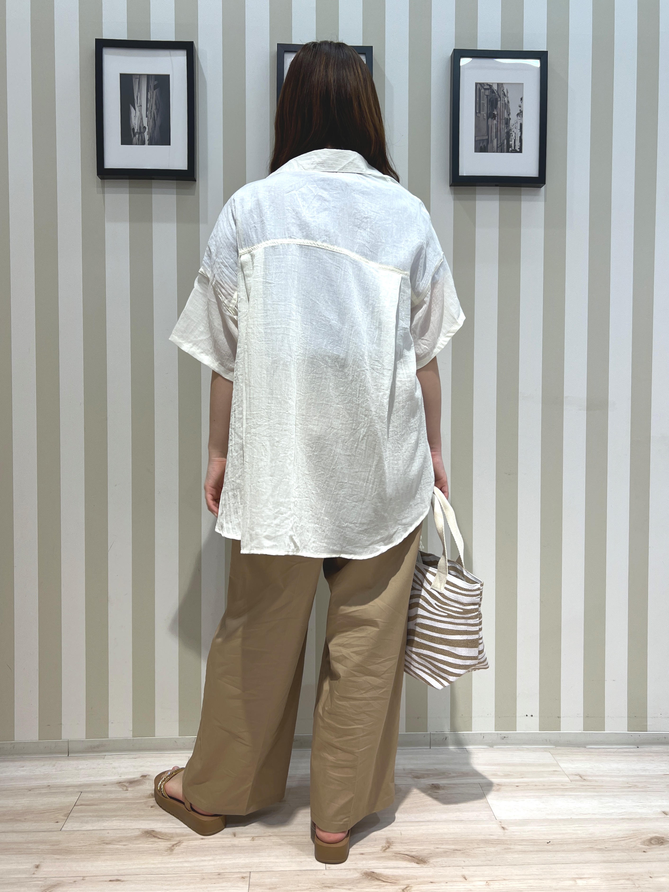 manaさんの「SHOO･LA･RUE｜ヒップがすっぽり隠れる やわらか5分袖シアーシャツ」を使ったコーディネート