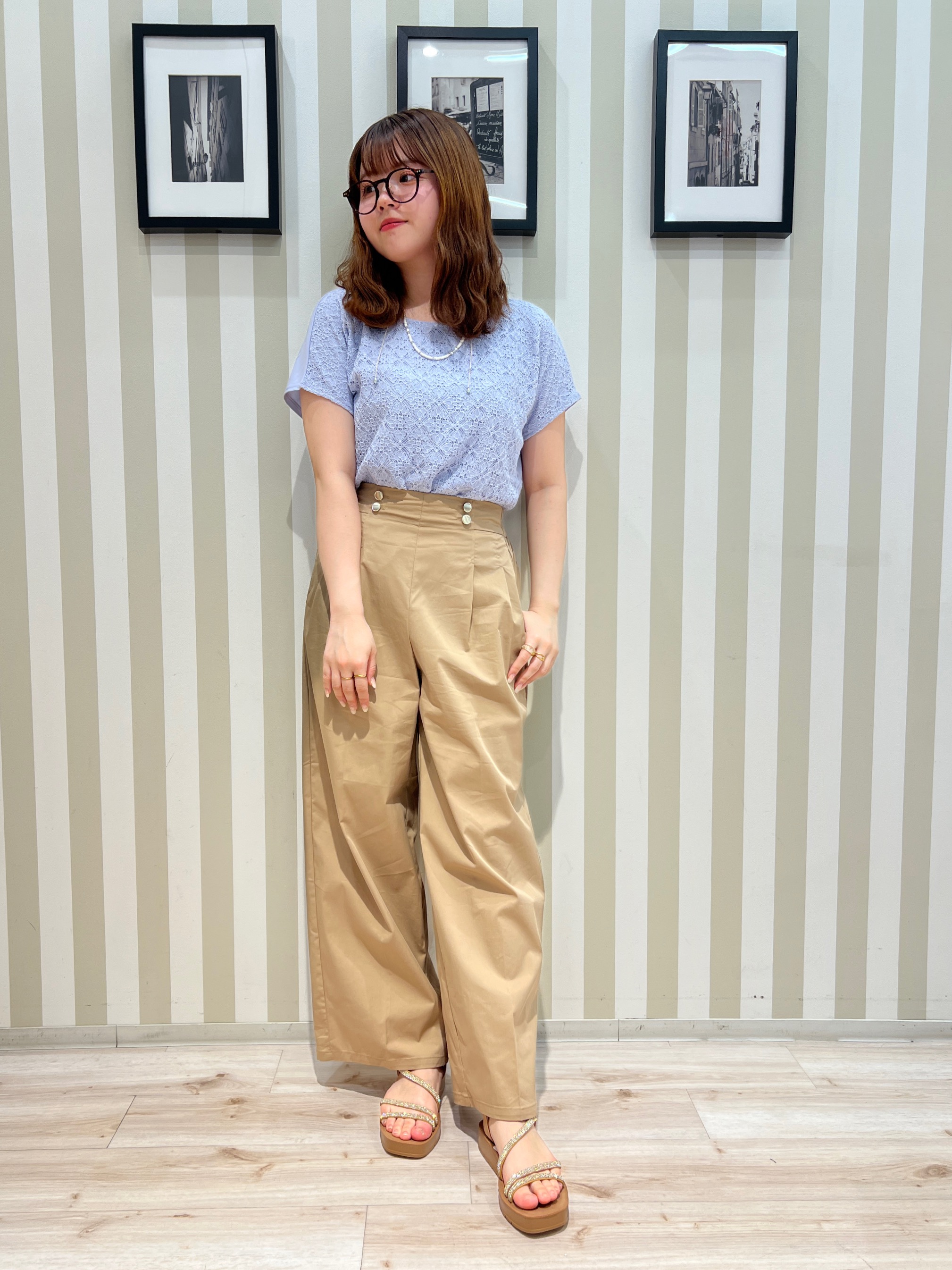 manaさんの「SHOO･LA･RUE｜ヒップがすっぽり隠れる やわらか5分袖シアーシャツ」を使ったコーディネート