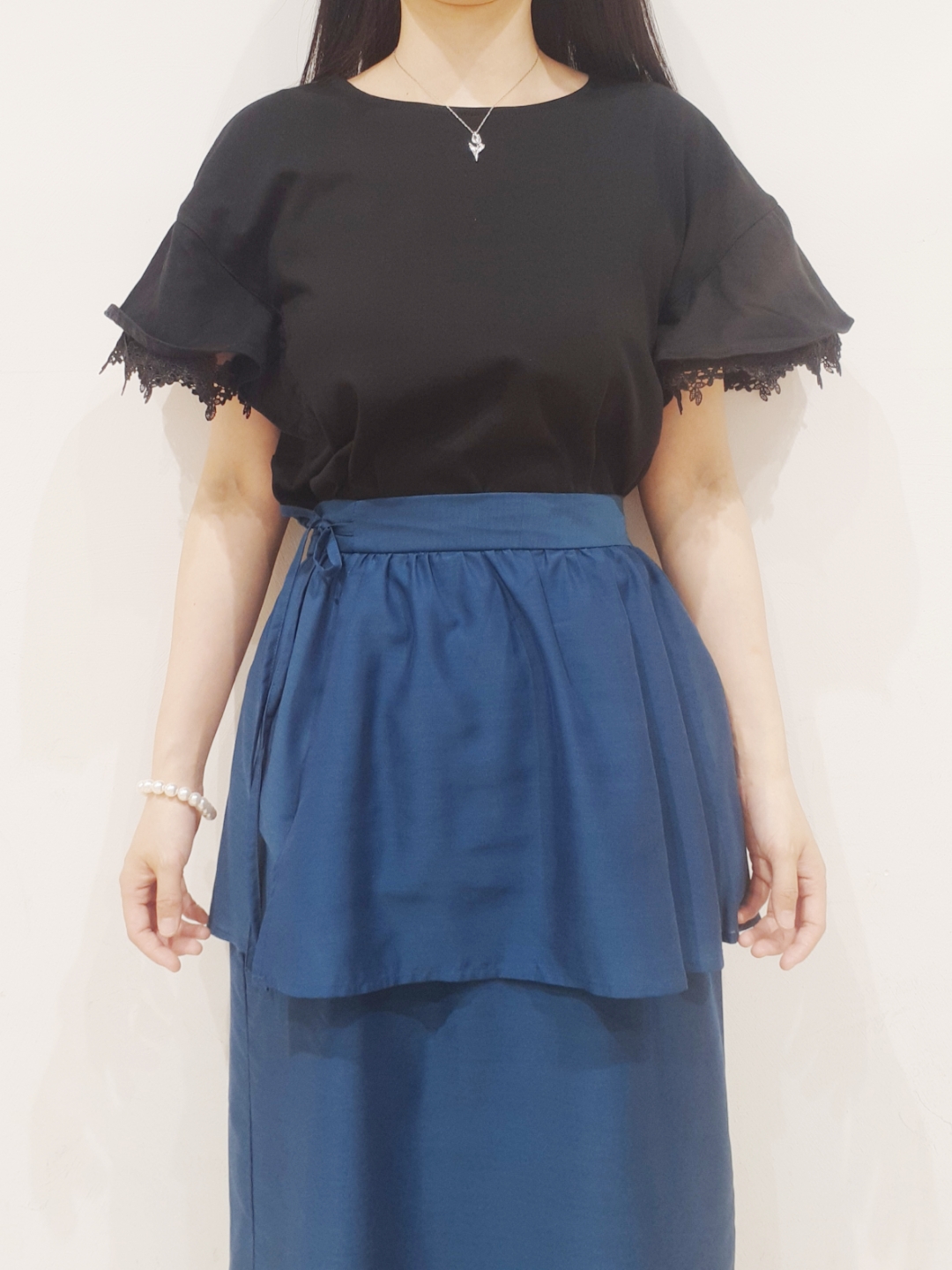 にこさんの「grove｜【二の腕カバー、UV】涼しく華やかに、レースレイヤードスリーブTシャツ」を使ったコーディネート