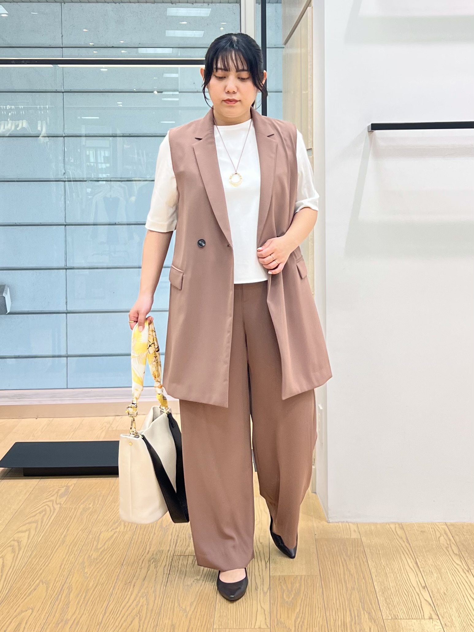 shimaさんの「INDIVI｜【接触冷感／透湿／着る日傘】颯爽ジレジャケット」を使ったコーディネート