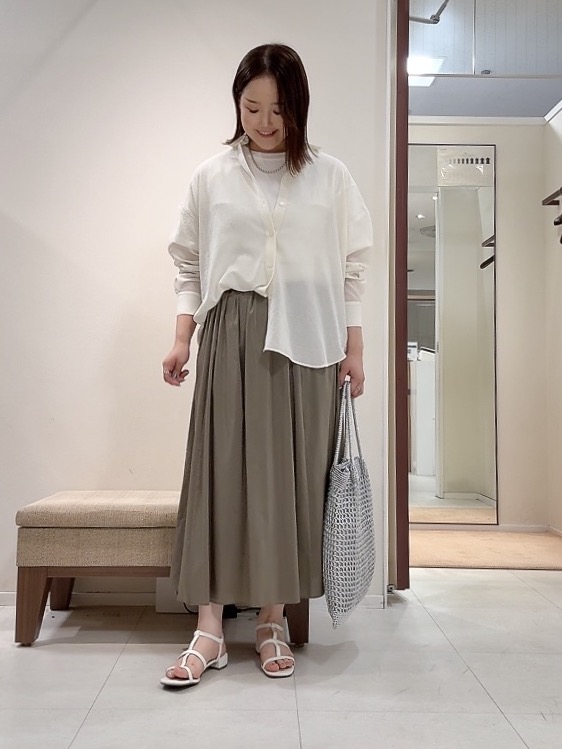 YUIさんの「UNTITLED｜◆【2WAY/マシンウォッシャブル】カシュクールデザインシャツ」を使ったコーディネート
