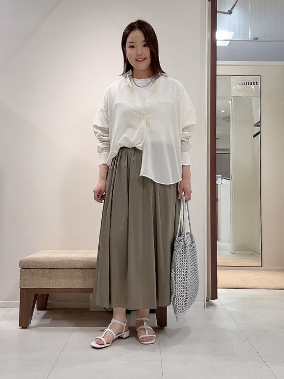 YUIさんの「UNTITLED｜◆【2WAY/マシンウォッシャブル】カシュクールデザインシャツ」を使ったコーディネート