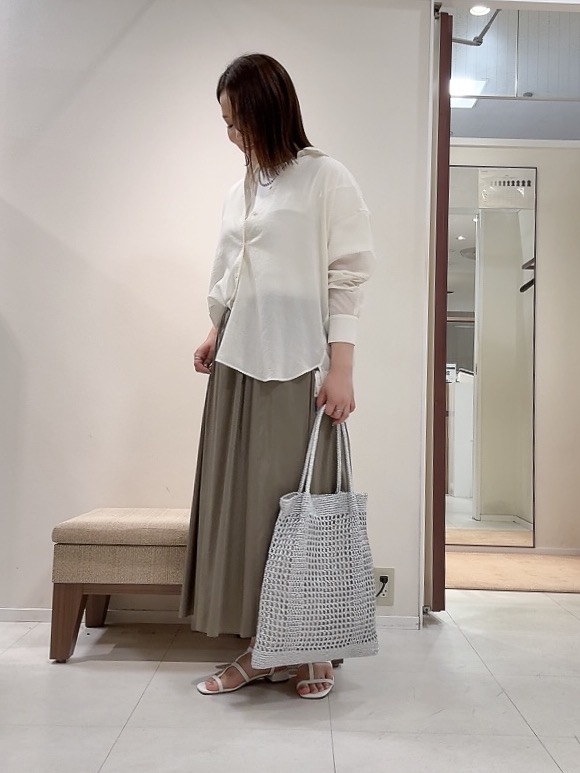 YUIさんの「UNTITLED｜◆【2WAY/マシンウォッシャブル】カシュクールデザインシャツ」を使ったコーディネート