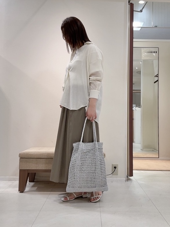 YUIさんの「UNTITLED｜◆【2WAY/マシンウォッシャブル】カシュクールデザインシャツ」を使ったコーディネート