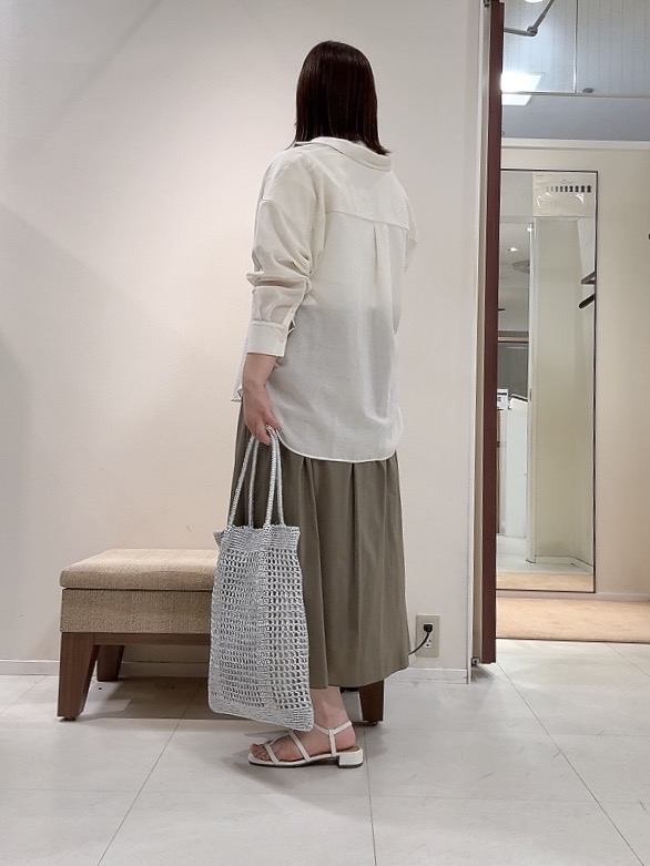YUIさんの「UNTITLED｜◆【2WAY/マシンウォッシャブル】カシュクールデザインシャツ」を使ったコーディネート