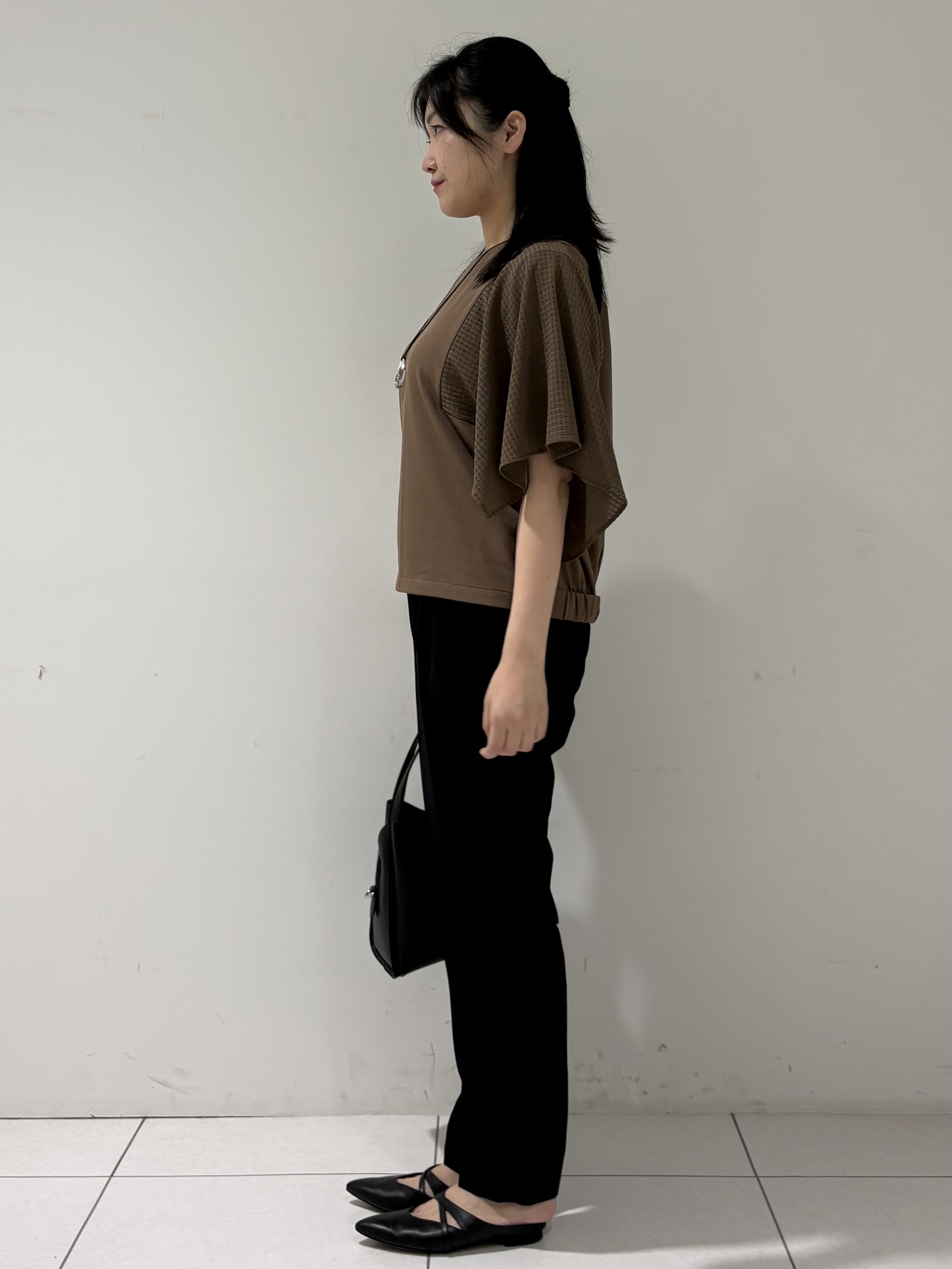 momokoさんの「INDIVI｜【洗える／シアーチェック柄】異素材コンビスリーブトップス」を使ったコーディネート