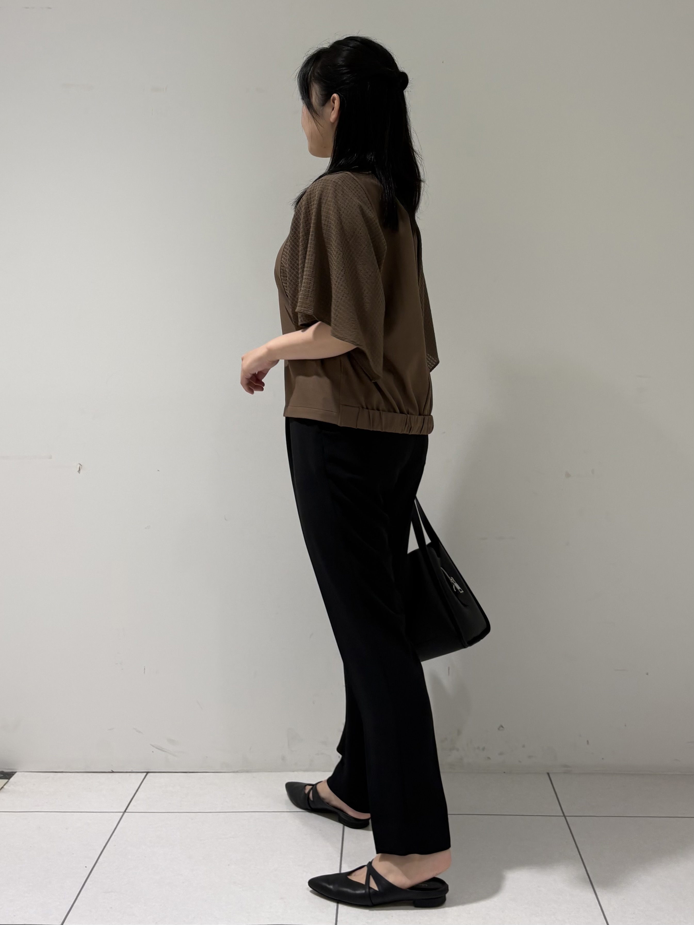 momokoさんの「INDIVI｜【洗える／シアーチェック柄】異素材コンビスリーブトップス」を使ったコーディネート