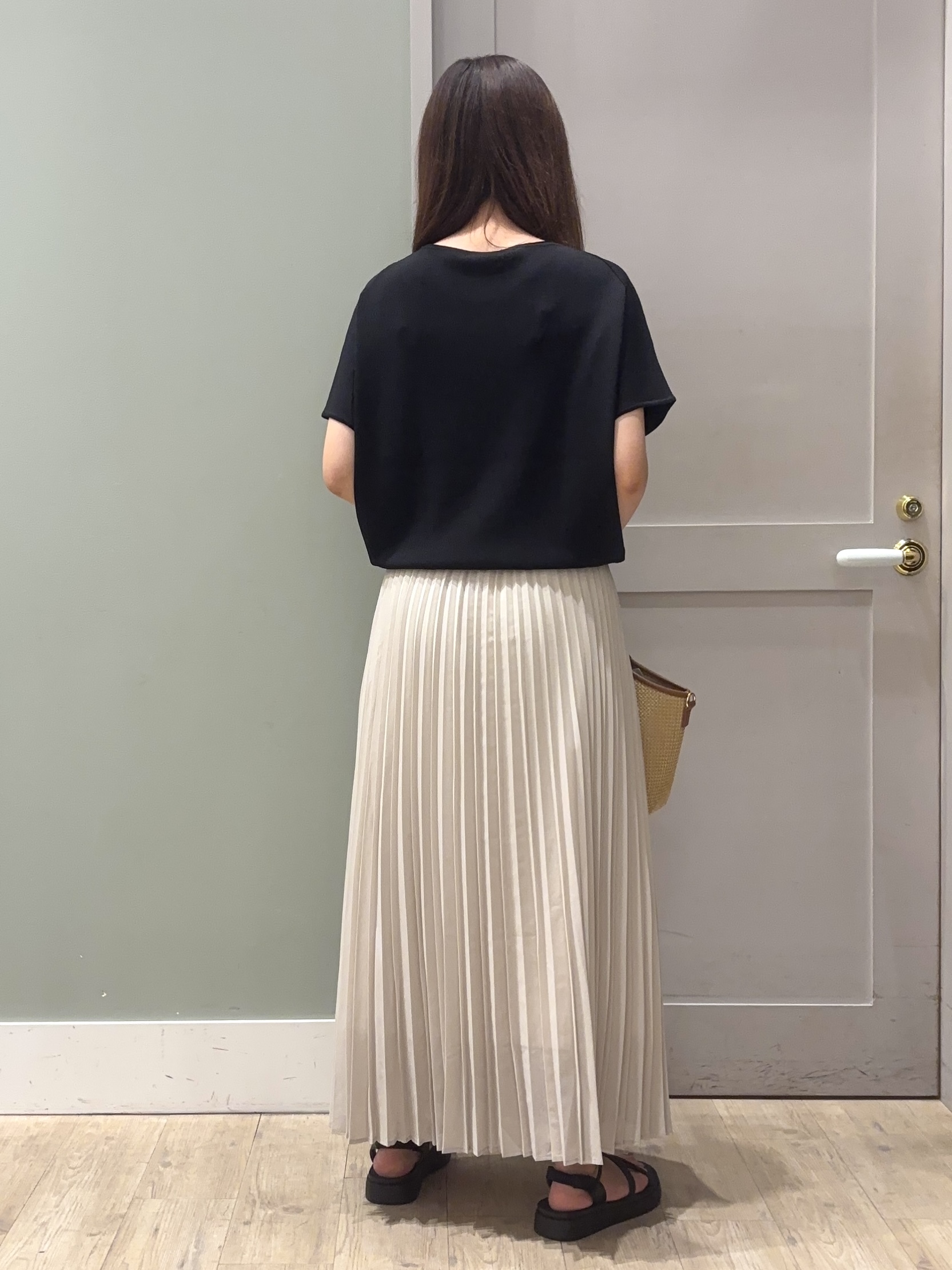 しばみさんの「grove｜【シリーズ累計36万枚！名品ニット】やわらかドライタッチ ドルマンニット」を使ったコーディネート