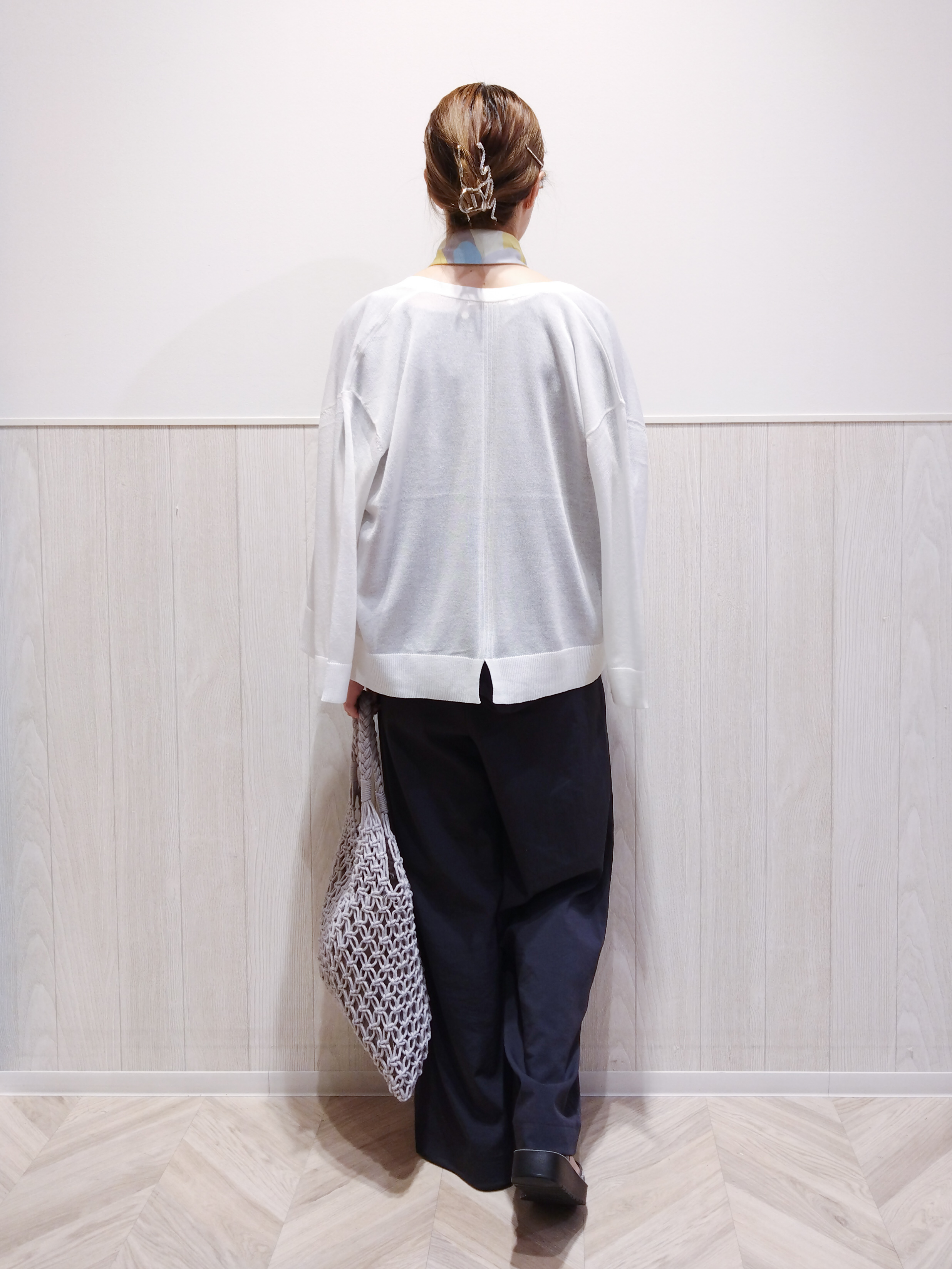 Suzuさんの「SHOO･LA･RUE｜【洗濯機可/S-LL】オンにもオフにも マルチに使えるボタンレスカーディガン」を使ったコーディネート