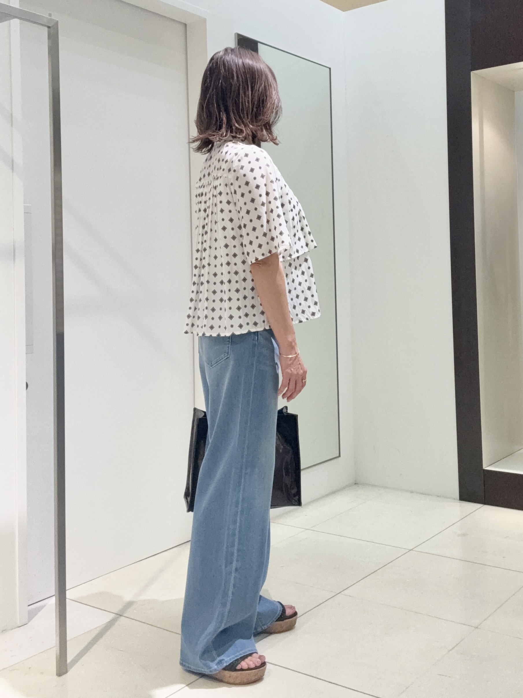 tomoさんの「UNTITLED｜【洗える/きれいめ柄】コモンプリントブラウス」を使ったコーディネート