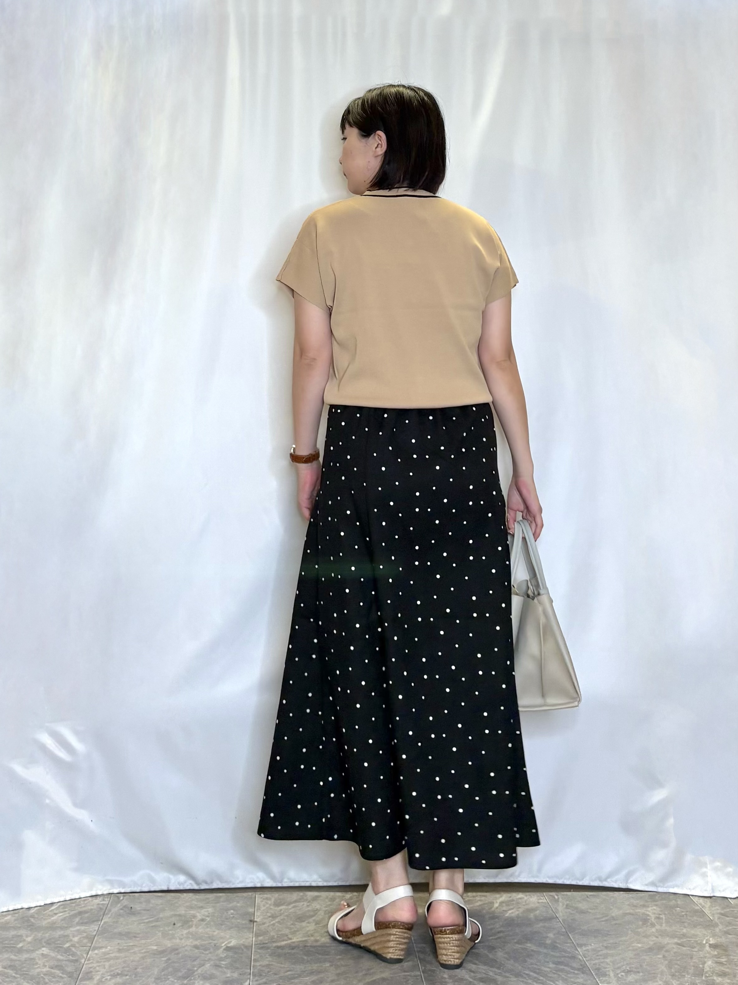 ネリさんの「SHOO･LA･RUE｜【高レビュー/毎日洗える/UV】二の腕も隠せる 配色ボウタイニット」を使ったコーディネート