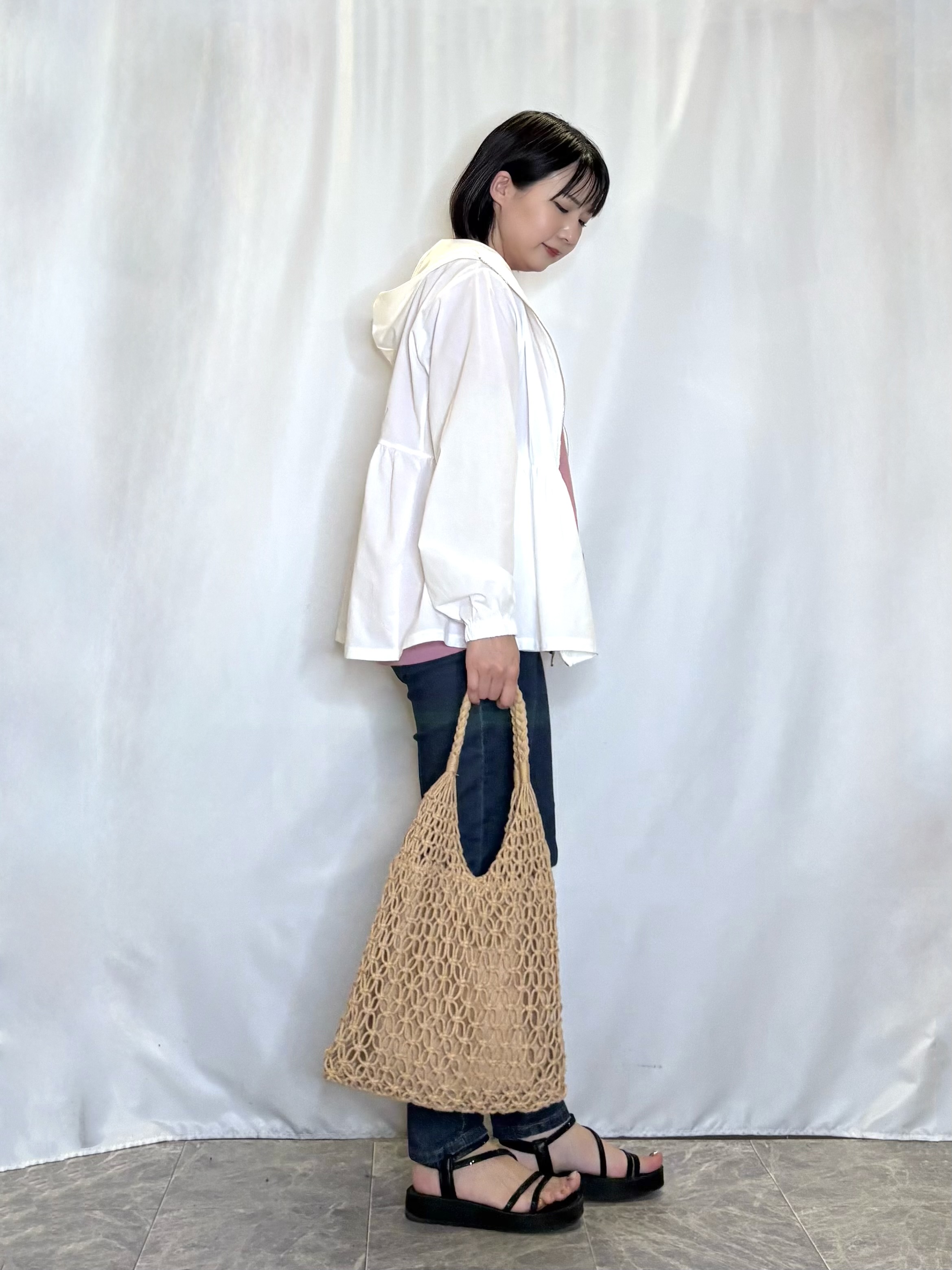 ネリさんの「SHOO･LA･RUE｜【S-LL/体型カバー】日焼け対策にも女性らしさを UVカットペプラムパーカ」を使ったコーディネート