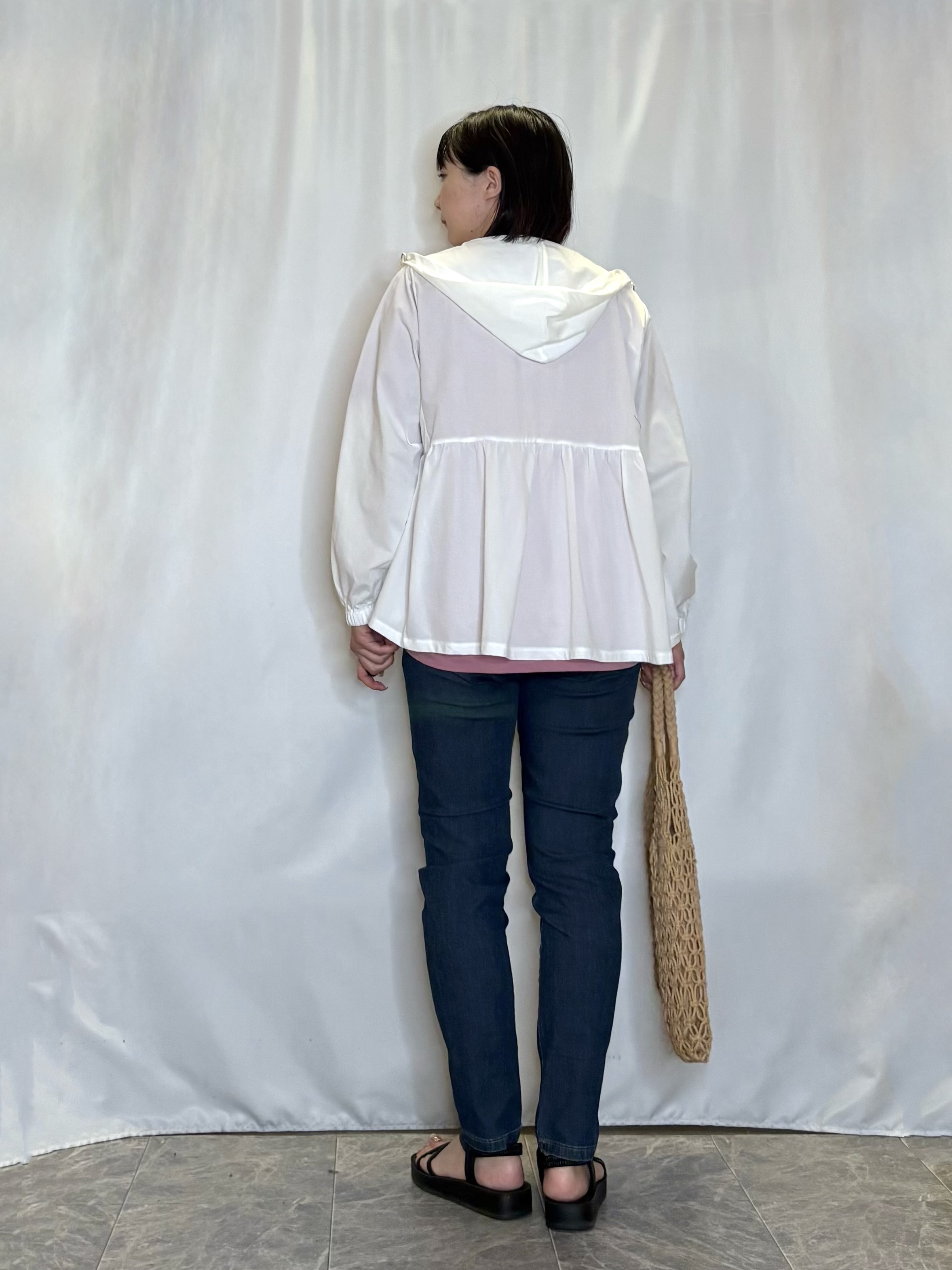 ネリさんの「SHOO･LA･RUE｜【S-LL/体型カバー】日焼け対策にも女性らしさを UVカットペプラムパーカ」を使ったコーディネート