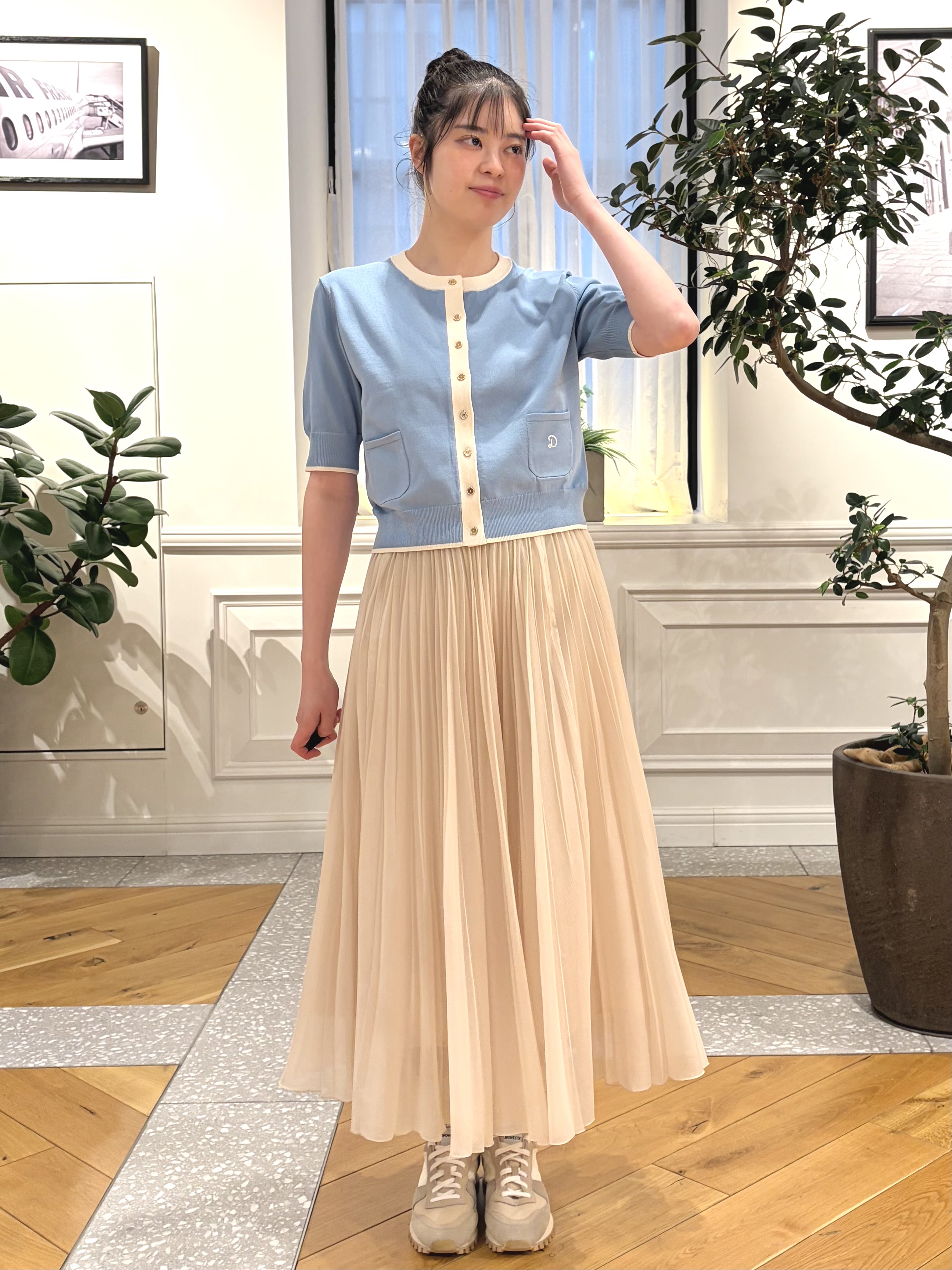 pupiさんの「DRESSTERIOR｜ウォッシャブルブライトシアープリーツスカート」を使ったコーディネート