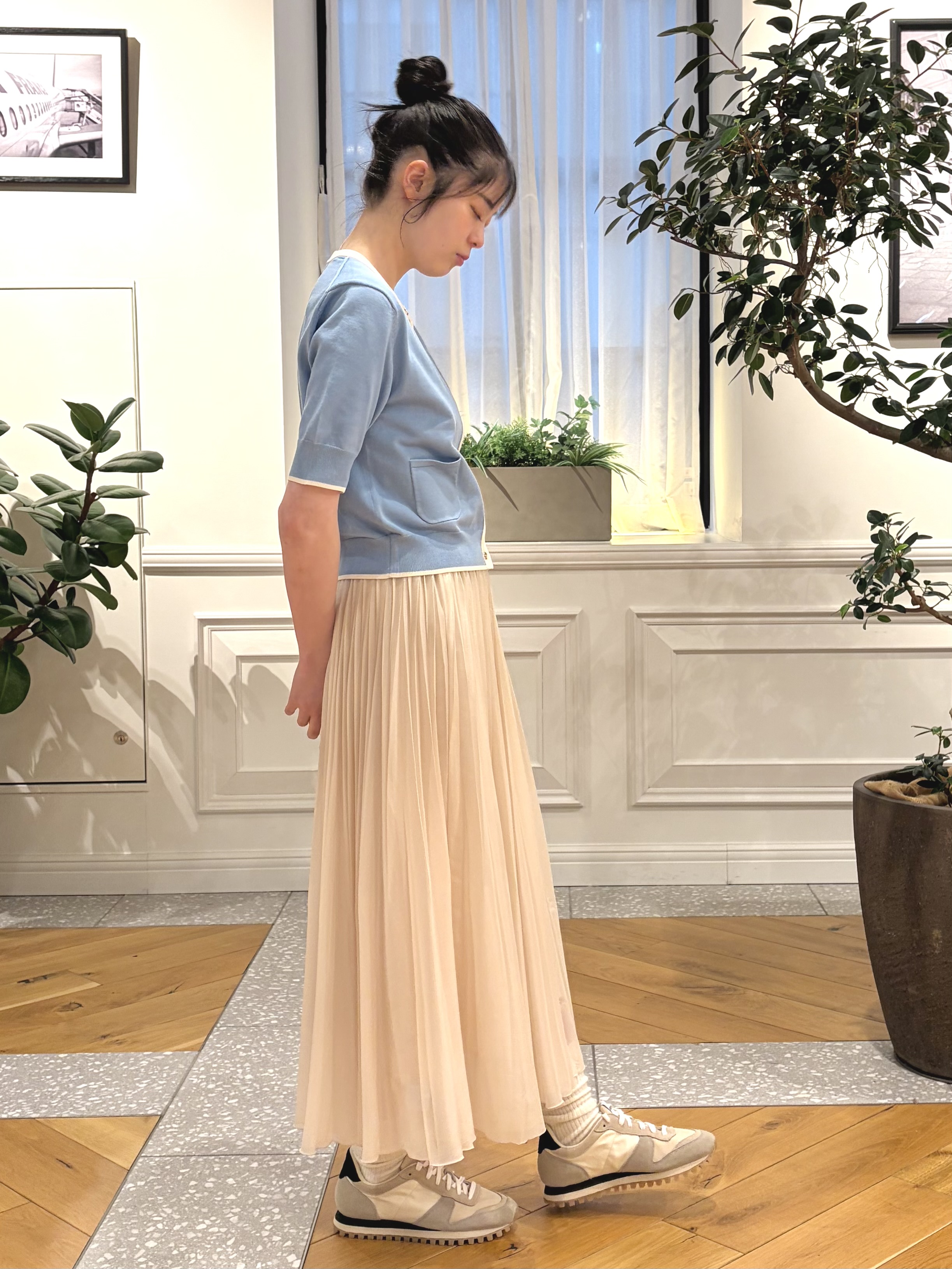 pupiさんの「DRESSTERIOR｜ウォッシャブルブライトシアープリーツスカート」を使ったコーディネート