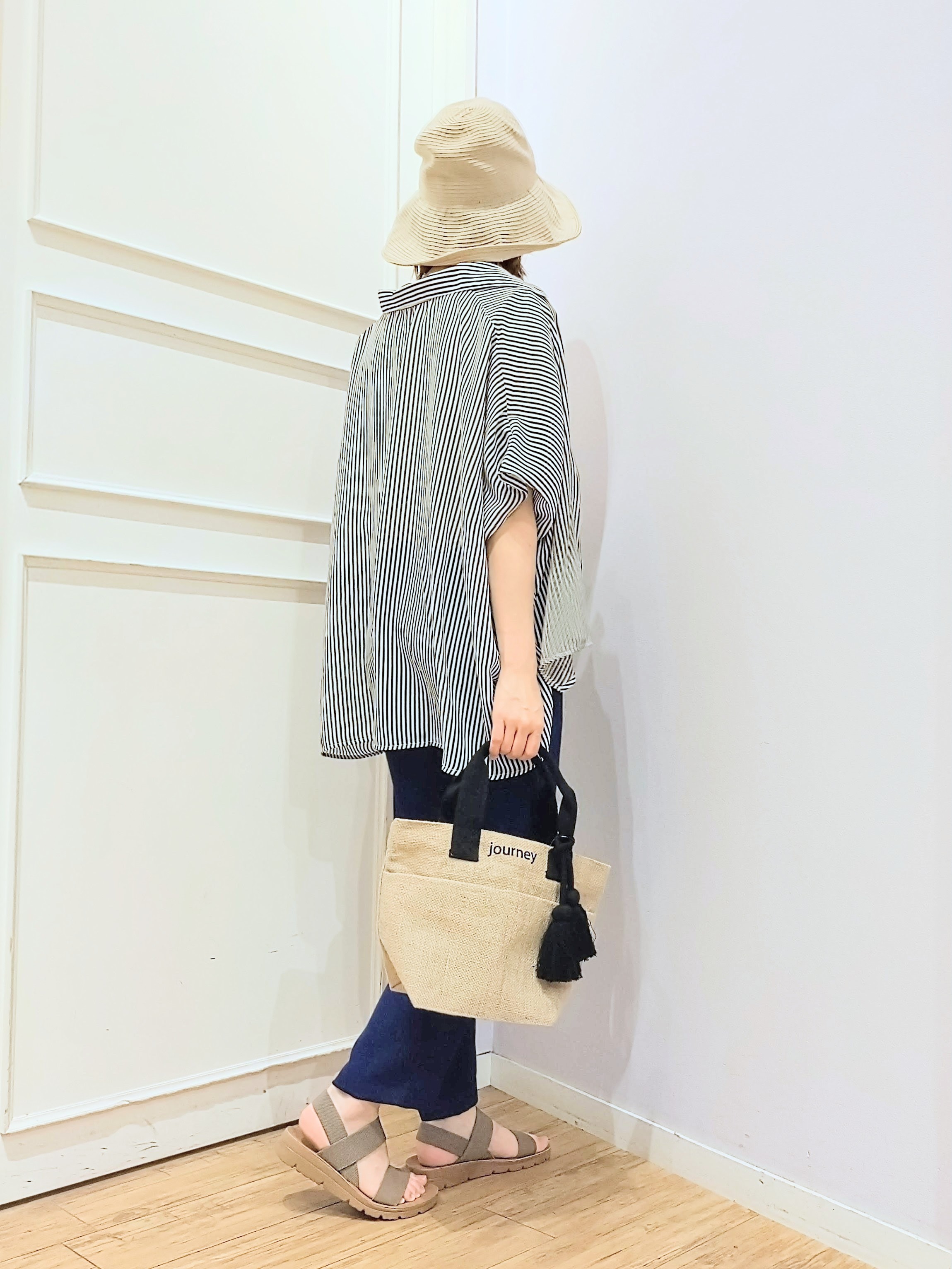 miomioさんの「SHOO･LA･RUE｜【洗濯機可/体型カバー】羽織るだけで雰囲気変わる 柄アソート ポンチョ風シアーシャツ」を使ったコーディネート