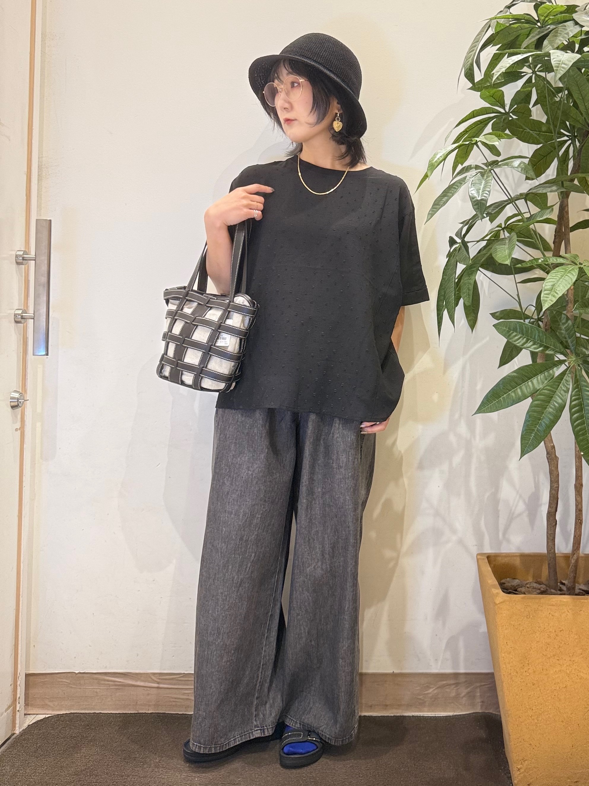 misakiさんの「SHOO･LA･RUE｜【洗濯後しわになりにくい/体型カバー】ドビードットで上品に ドルマントップス」を使ったコーディネート