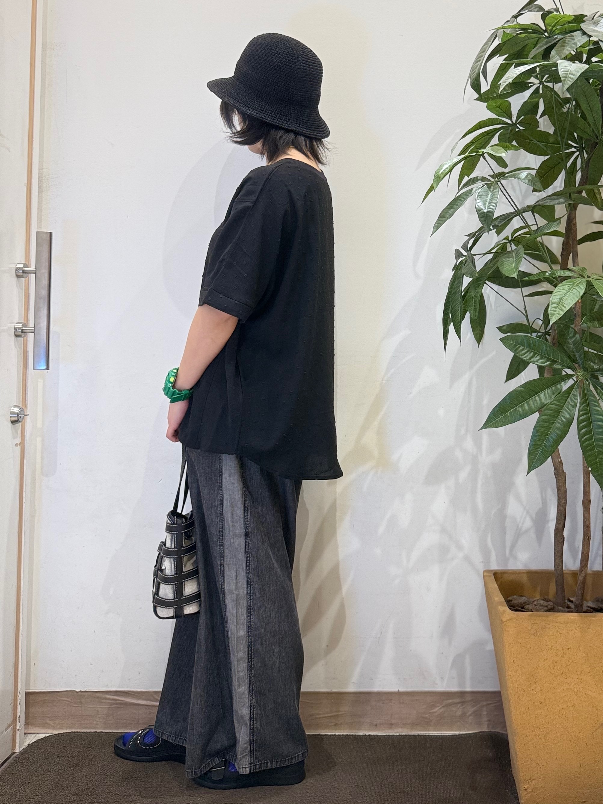 misakiさんの「SHOO･LA･RUE｜【洗濯後しわになりにくい/体型カバー】ドビードットで上品に ドルマントップス」を使ったコーディネート