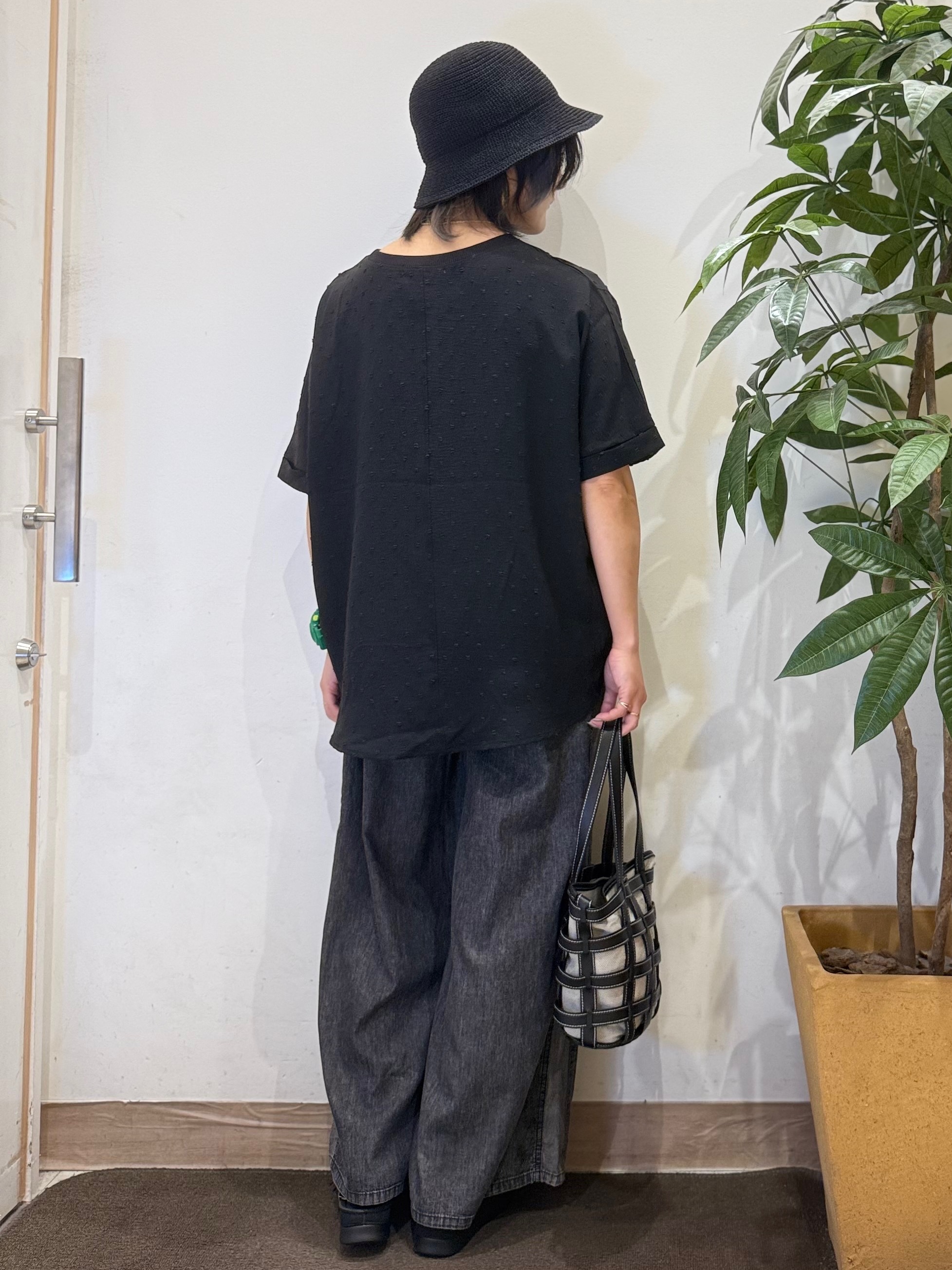 misakiさんの「SHOO･LA･RUE｜【洗濯後しわになりにくい/体型カバー】ドビードットで上品に ドルマントップス」を使ったコーディネート