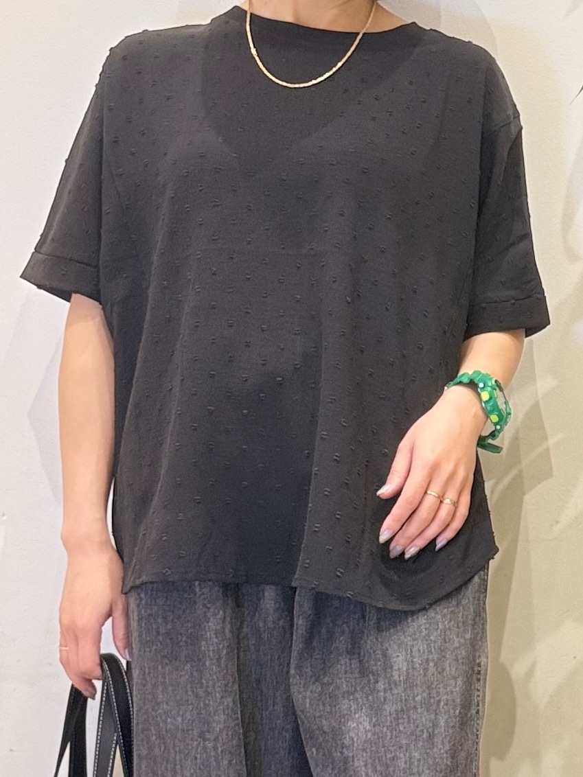 misakiさんの「SHOO･LA･RUE｜【洗濯後しわになりにくい/体型カバー】ドビードットで上品に ドルマントップス」を使ったコーディネート