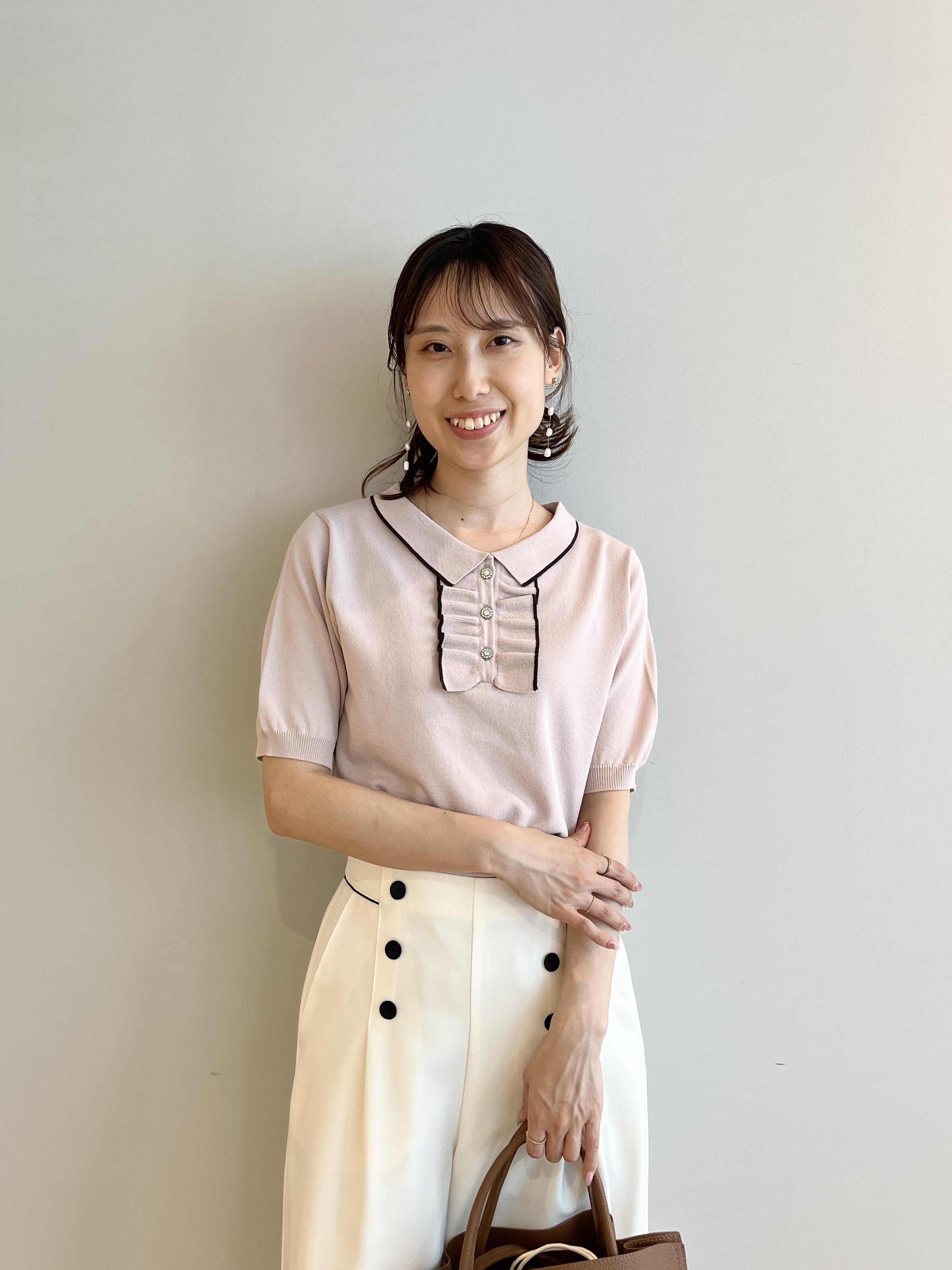 はばさんの「Couture brooch｜【洗える】フリル ポロ衿ニット」を使ったコーディネート
