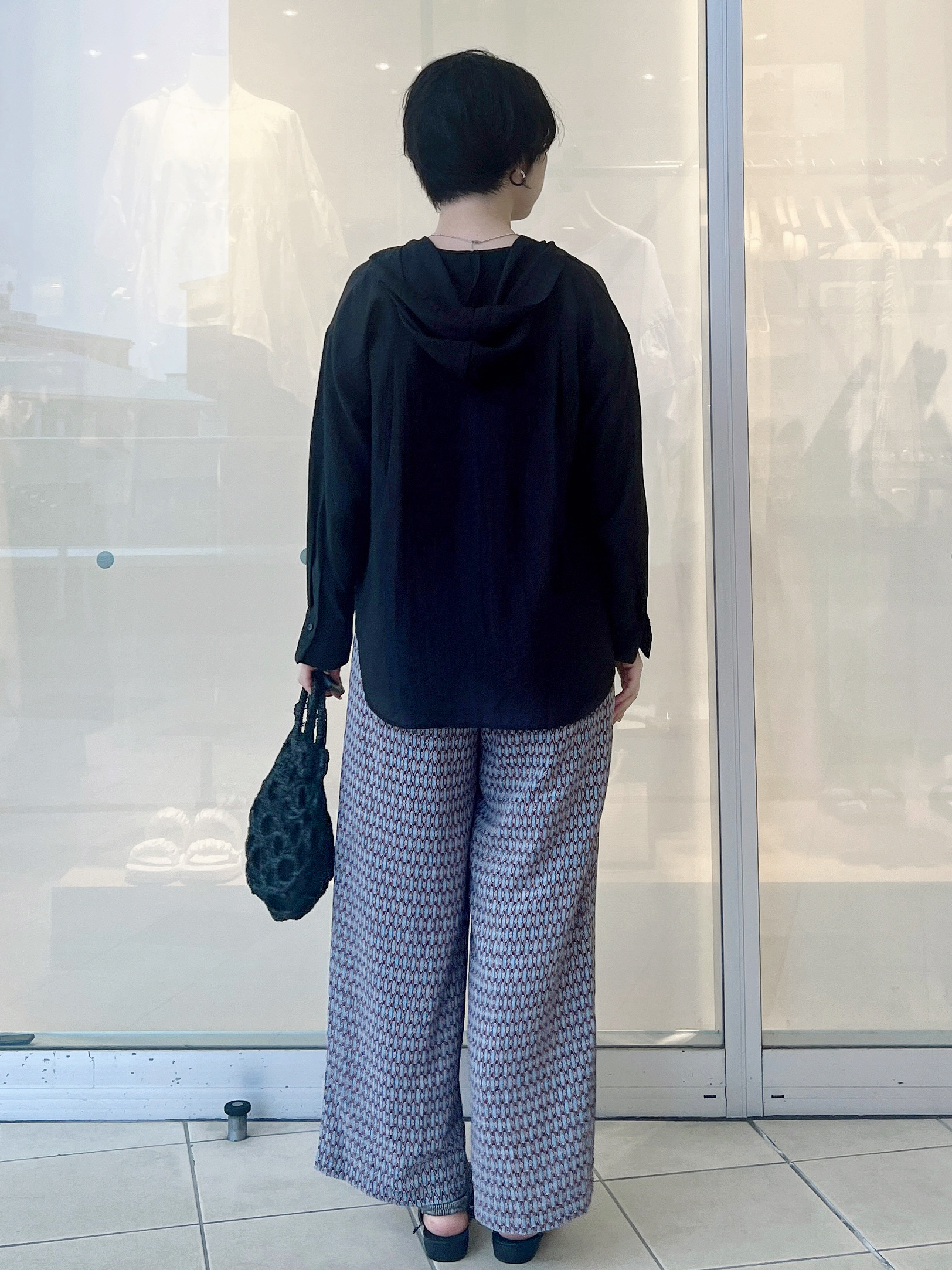 yo-koさんの「OPAQUE.CLIP｜【洗濯機OK】フード付きシアーシャツ」を使ったコーディネート