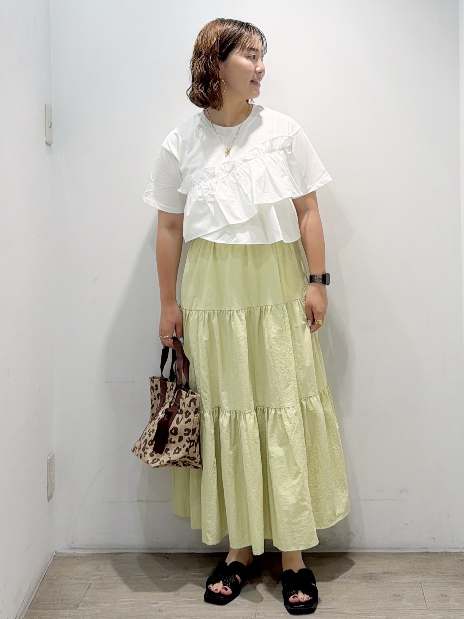 sumicaさんの「OPAQUE.CLIP｜【接触冷感】アシメフリルドッキングカットソー《洗濯機OK》」を使ったコーディネート