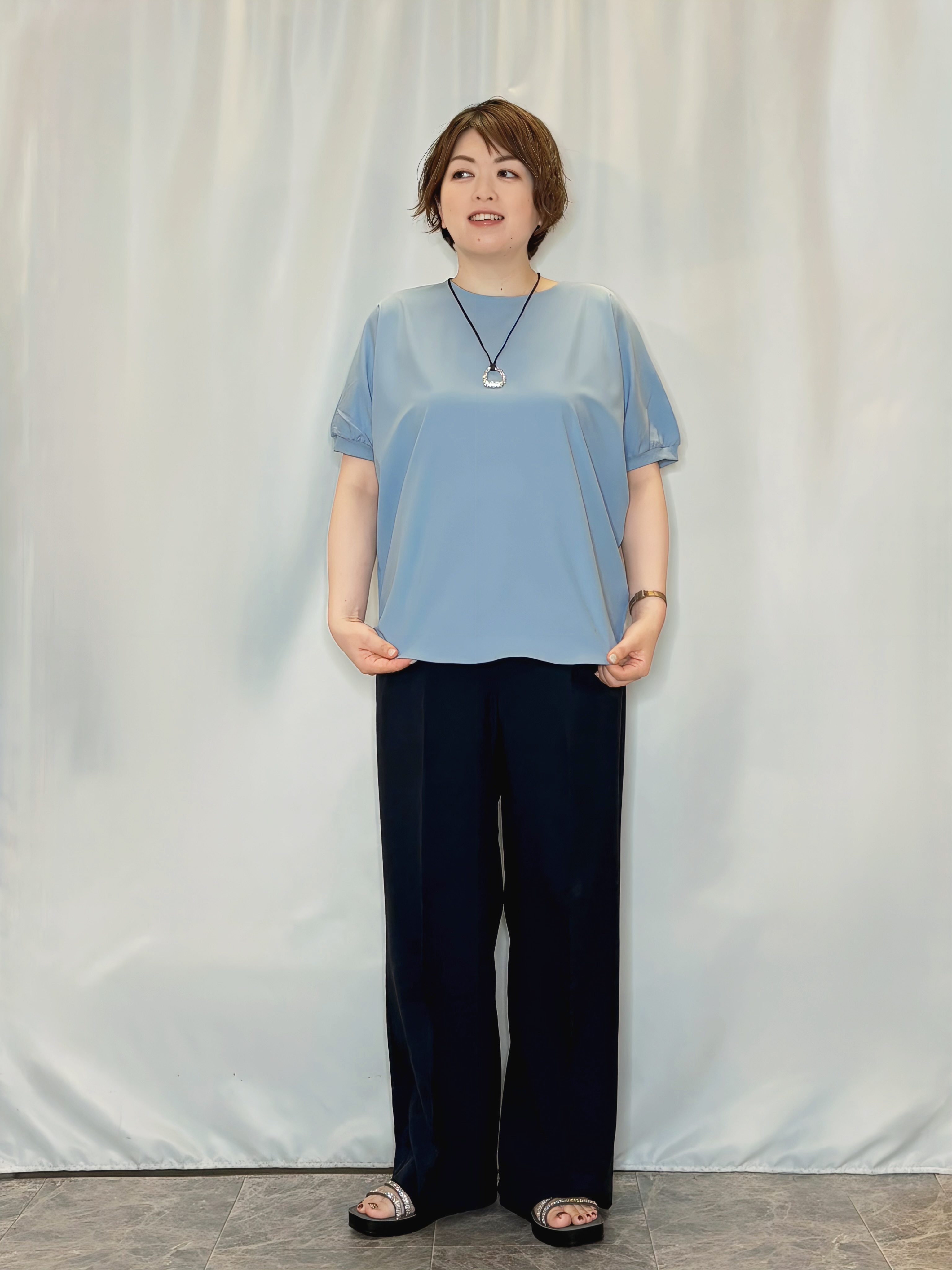 たみさんの「SHOO･LA･RUE｜【洗濯後しわになりにくい】インせず着られる さらっとタッチのドルマンブラウス」を使ったコーディネート