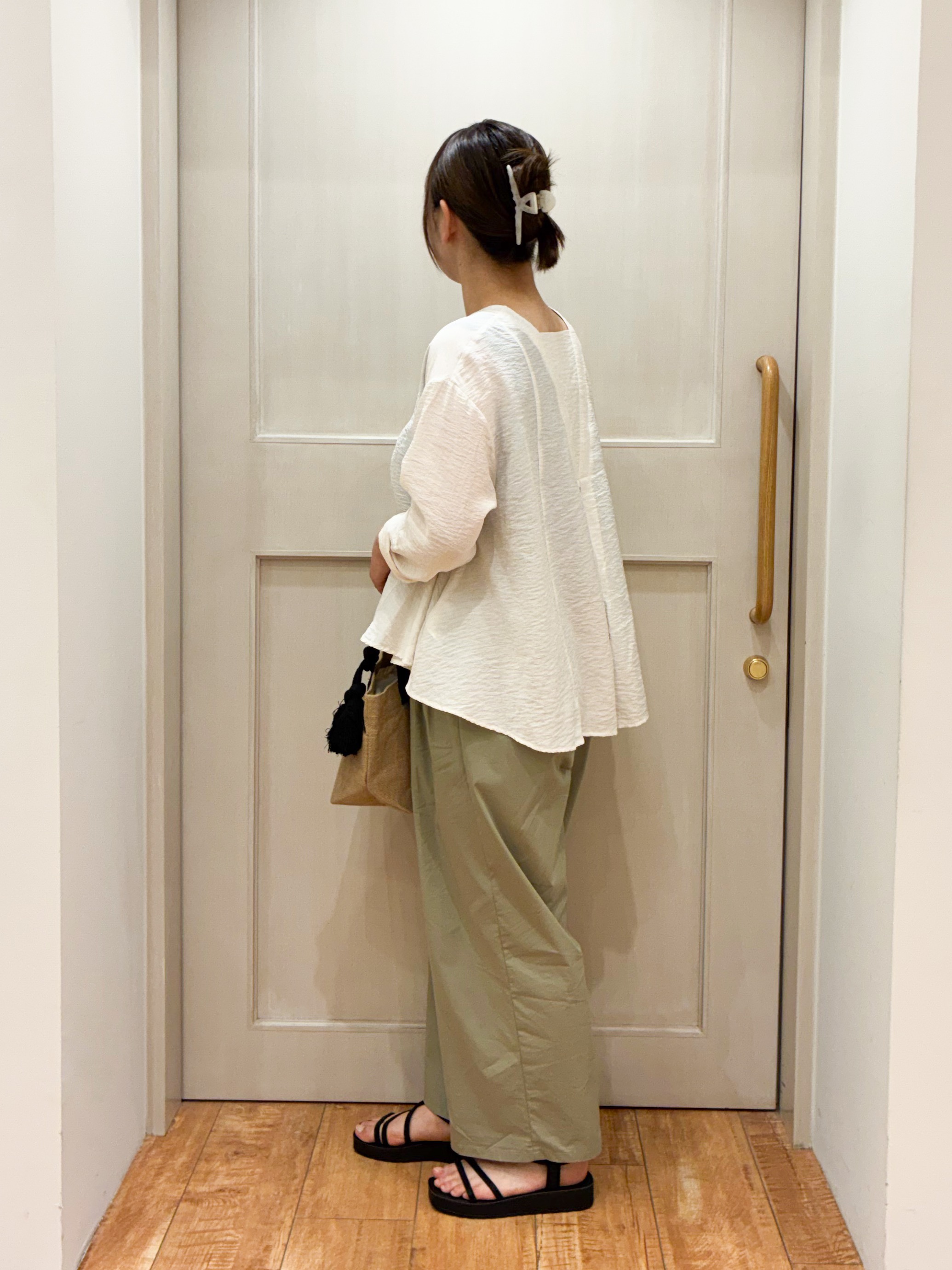 kawaさんの「SHOO･LA･RUE｜【洗濯機可/S-LL】お顔周りすっきり 大人のシアーシャツカーディガン」を使ったコーディネート
