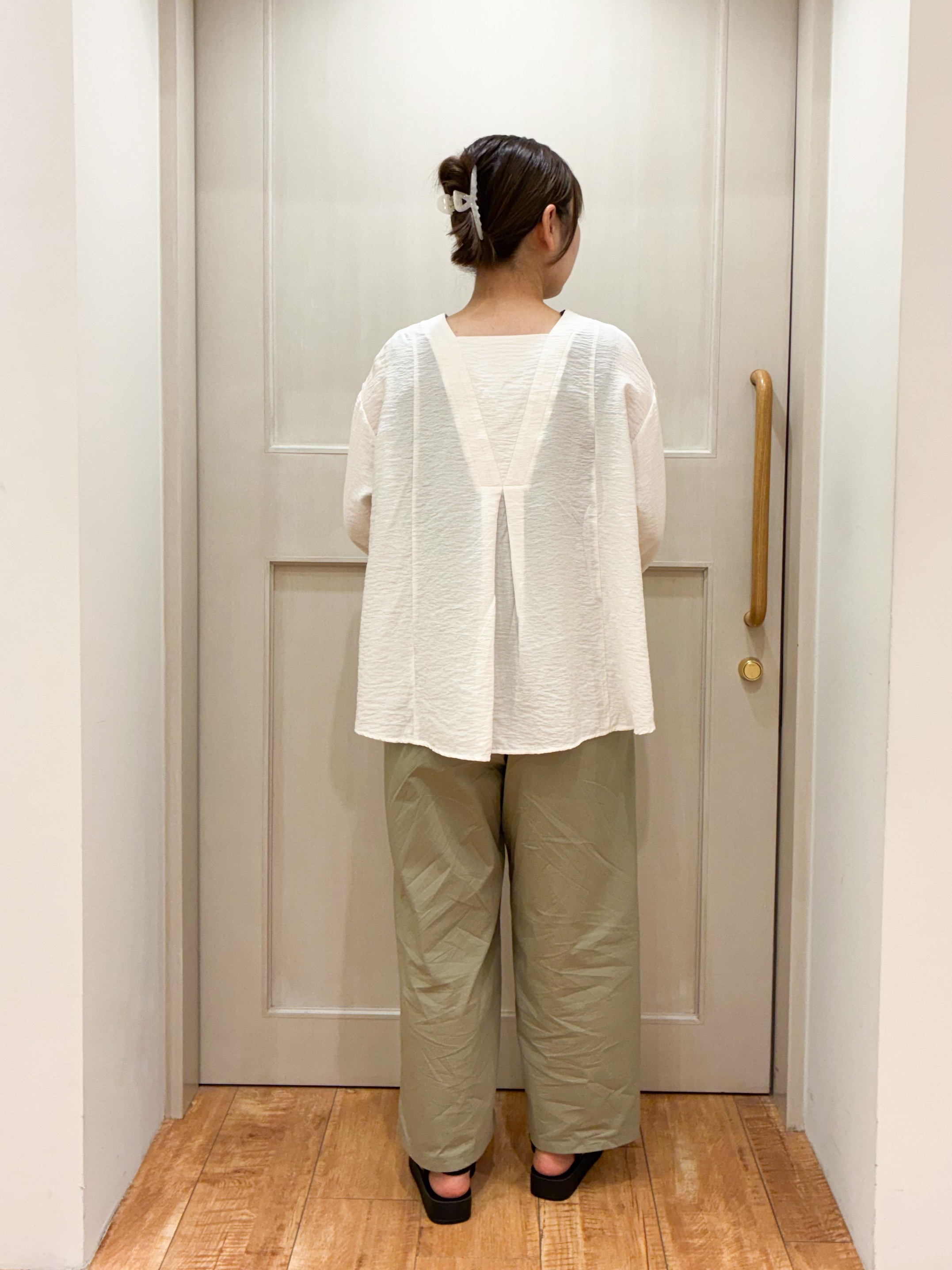 kawaさんの「SHOO･LA･RUE｜【洗濯機可/S-LL】お顔周りすっきり 大人のシアーシャツカーディガン」を使ったコーディネート