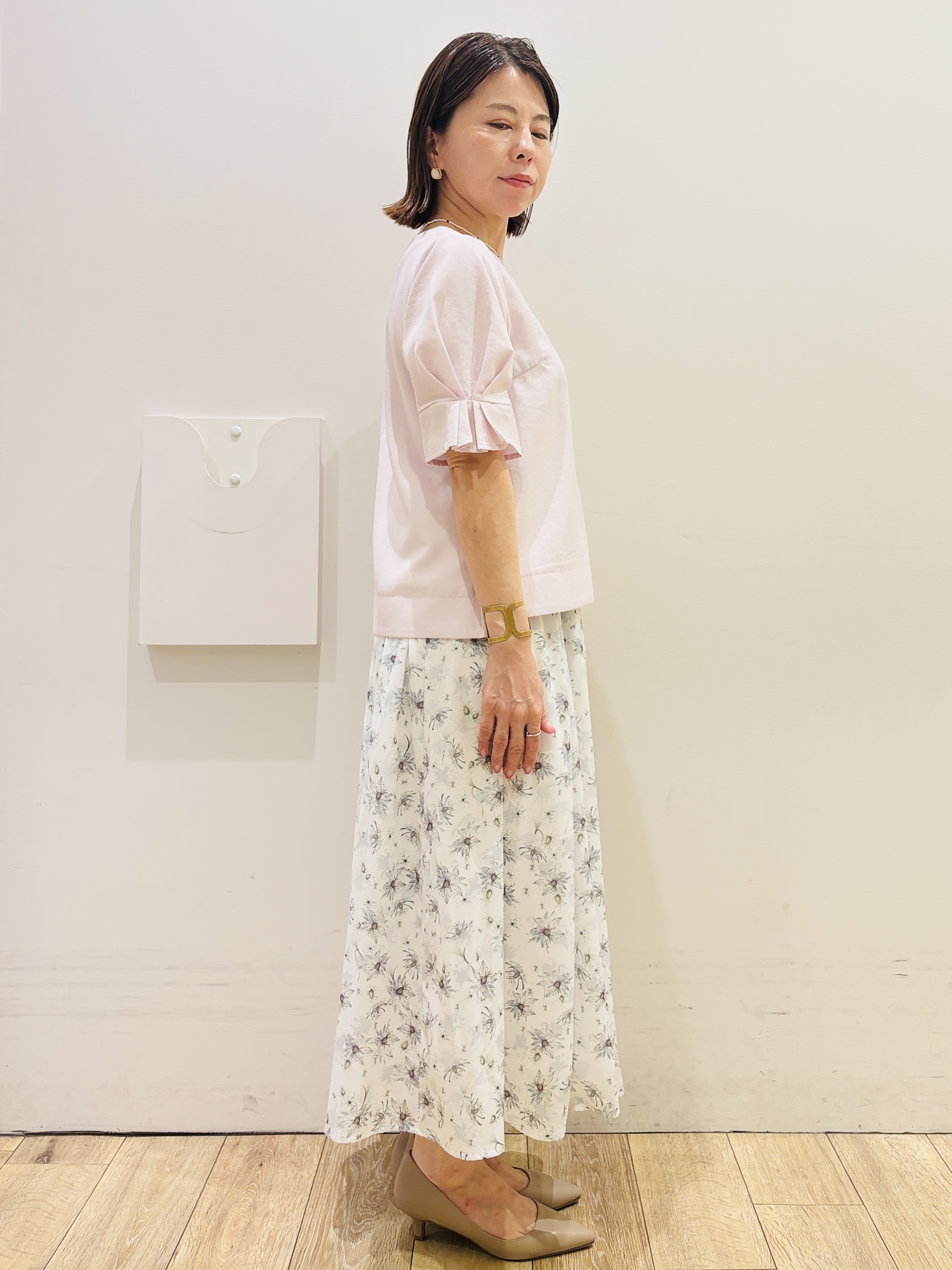 YUKOさんの「index｜【接触冷感／吸水速乾】タックパフスリーブブラウス《防シワ／洗濯機OK／XS～3L／8col》」を使ったコーディネート