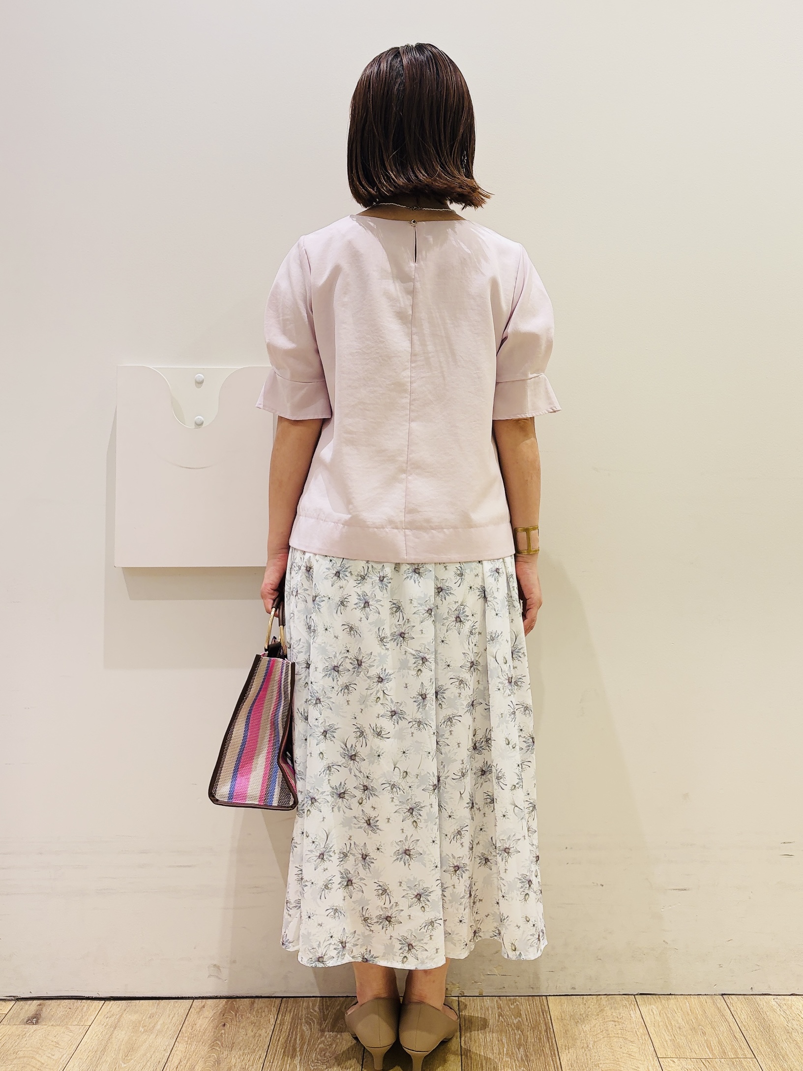 YUKOさんの「index｜【接触冷感／吸水速乾】タックパフスリーブブラウス《防シワ／洗濯機OK／XS～3L／8col》」を使ったコーディネート