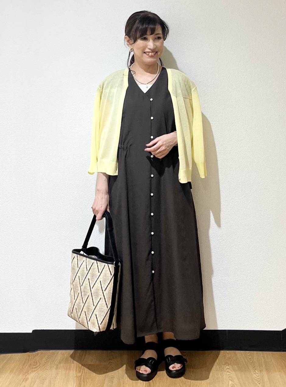 ayaさんの「Reflect｜【マシンウォッシャブル】フロントボタンワンピース」を使ったコーディネート