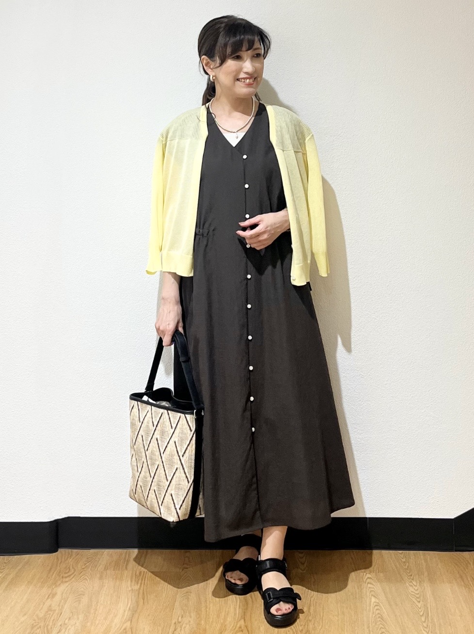 ayaさんの「Reflect｜【マシンウォッシャブル】フロントボタンワンピース」を使ったコーディネート