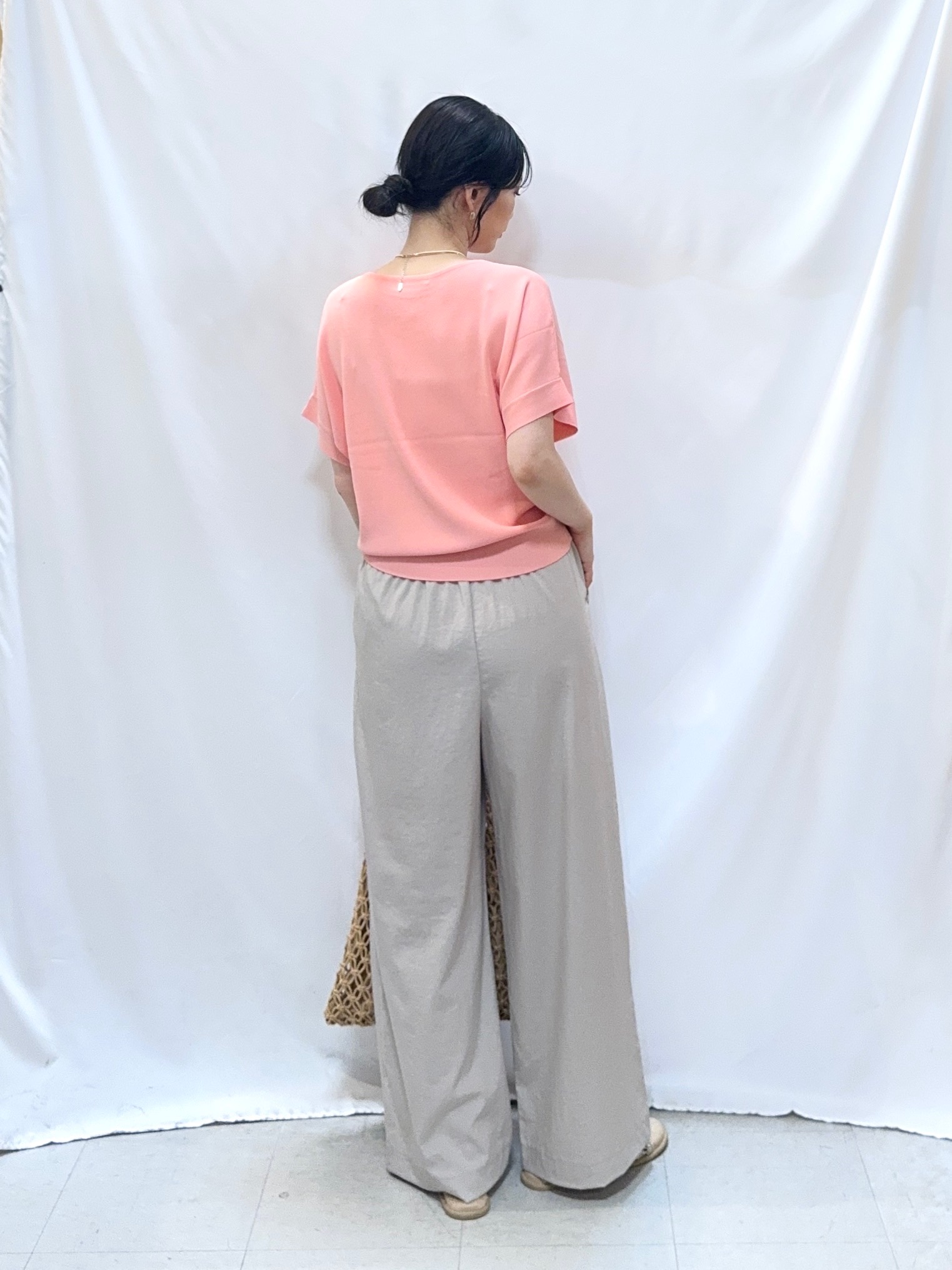 𝐇𝐢𝐫𝐨𝐦𝐢さんの「SHOO･LA･RUE｜【毎日洗える/UV】二の腕隠れる さらっとドルマン半袖ニット」を使ったコーディネート