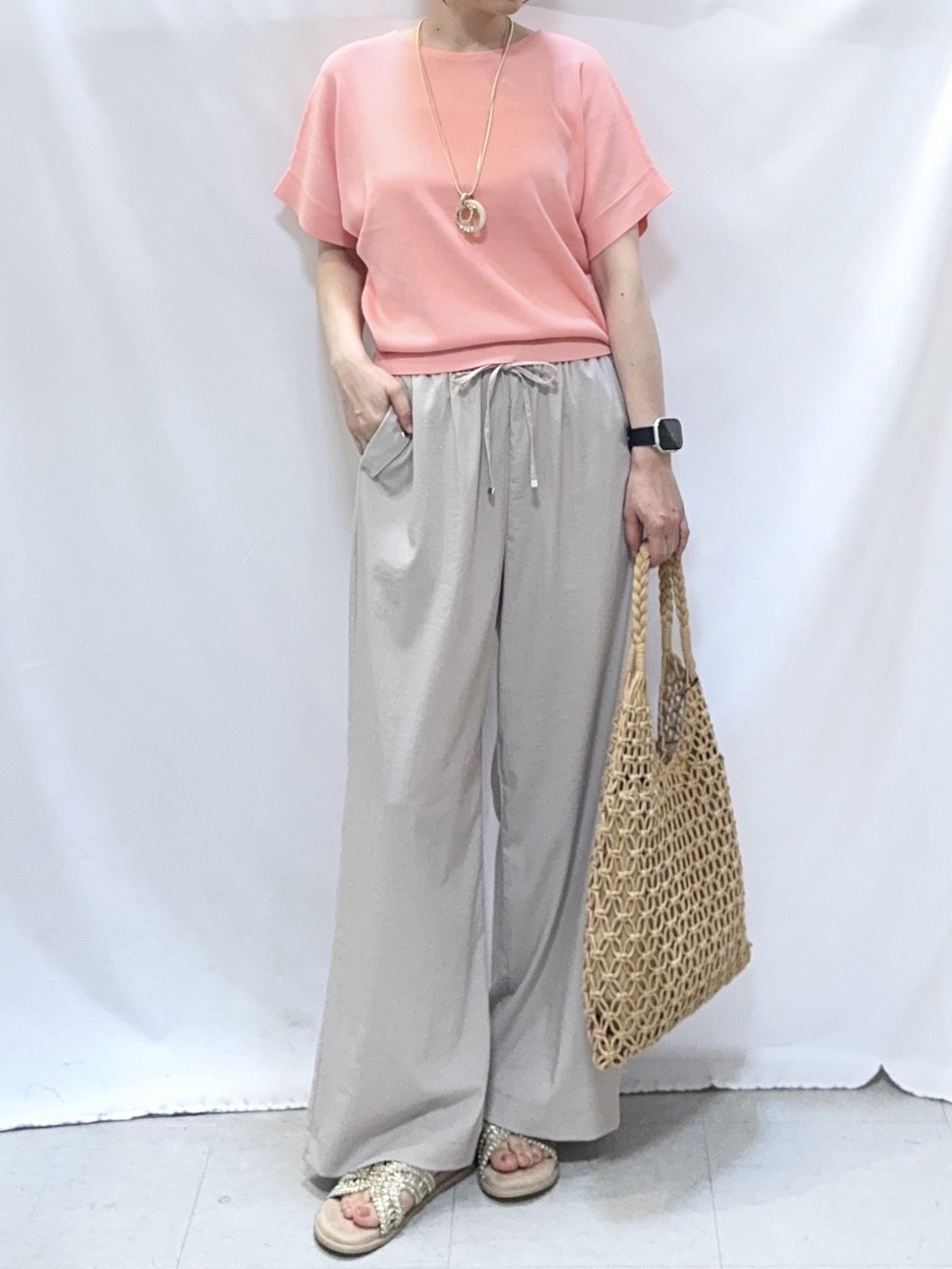 𝐇𝐢𝐫𝐨𝐦𝐢さんの「SHOO･LA･RUE｜【毎日洗える/UV】二の腕隠れる さらっとドルマン半袖ニット」を使ったコーディネート