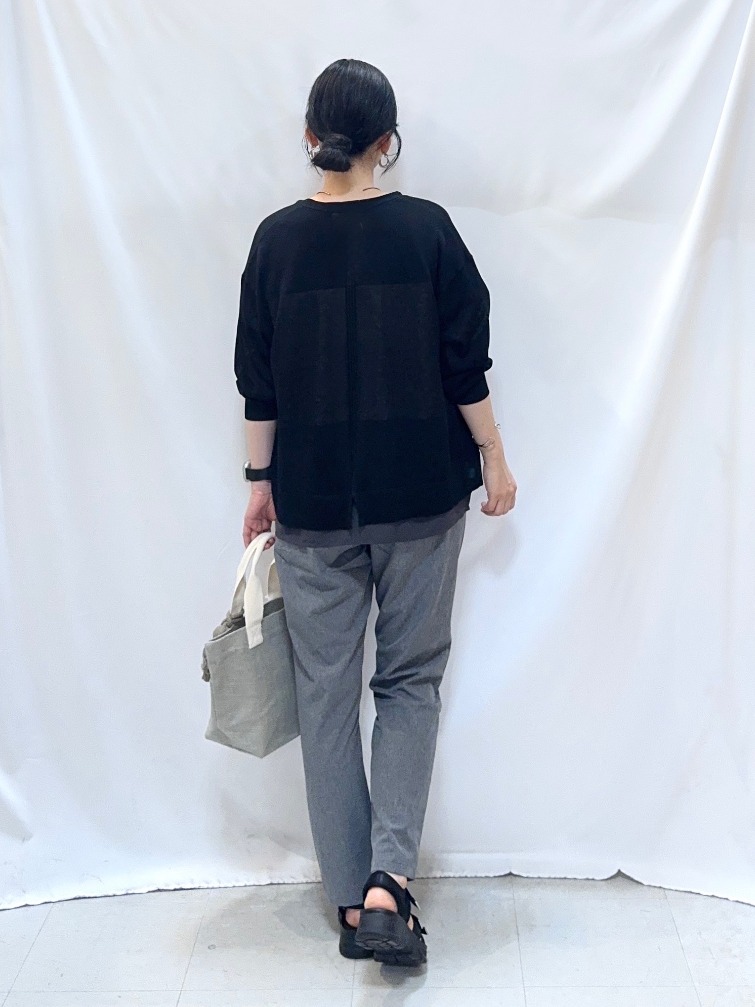 𝐇𝐢𝐫𝐨𝐦𝐢さんの「SHOO･LA･RUE｜【洗濯機可/S-LL】オンにもオフにも マルチに使えるボタンレスカーディガン」を使ったコーディネート