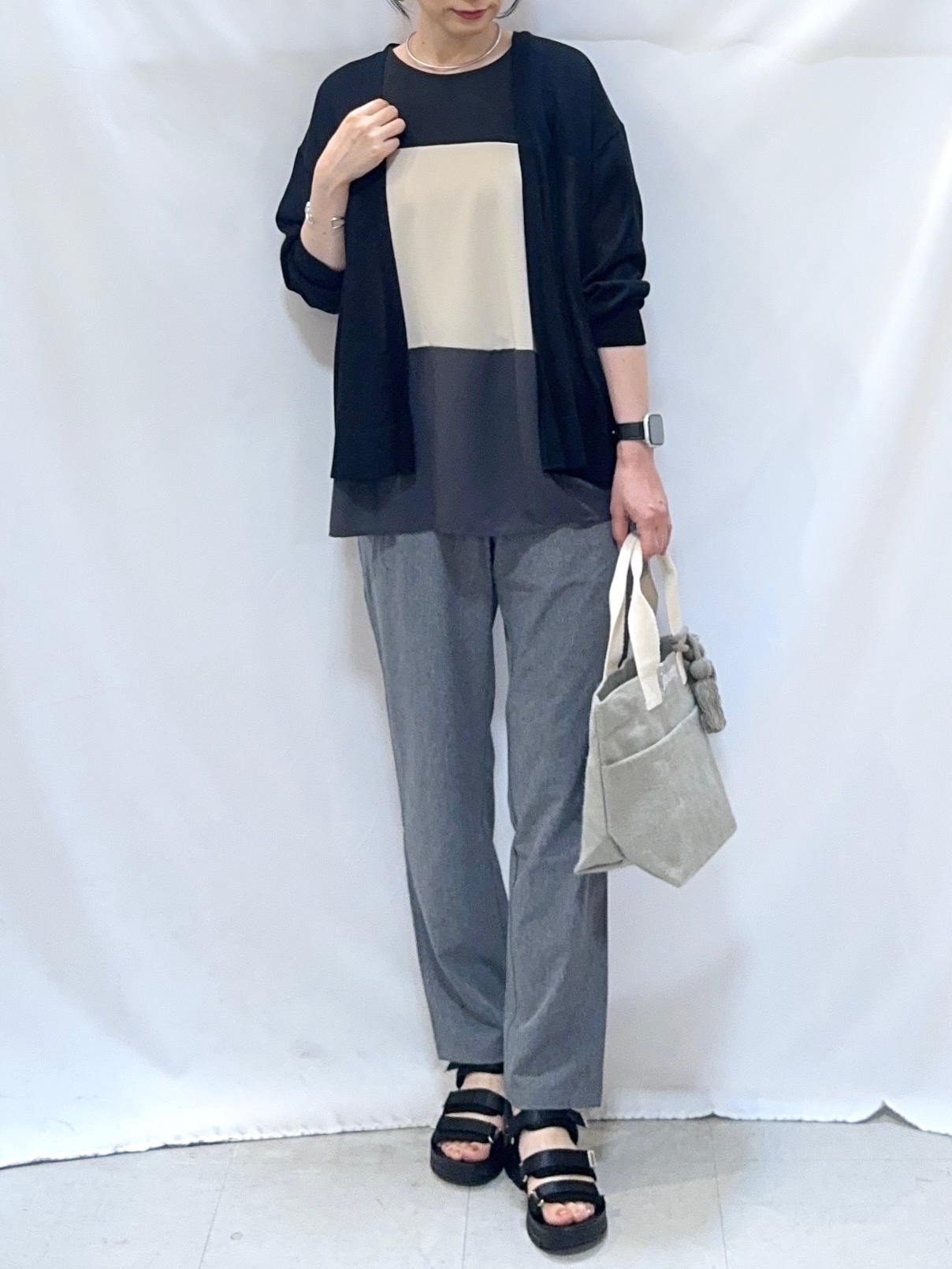 𝐇𝐢𝐫𝐨𝐦𝐢さんの「SHOO･LA･RUE｜【洗濯機可/S-LL】オンにもオフにも マルチに使えるボタンレスカーディガン」を使ったコーディネート
