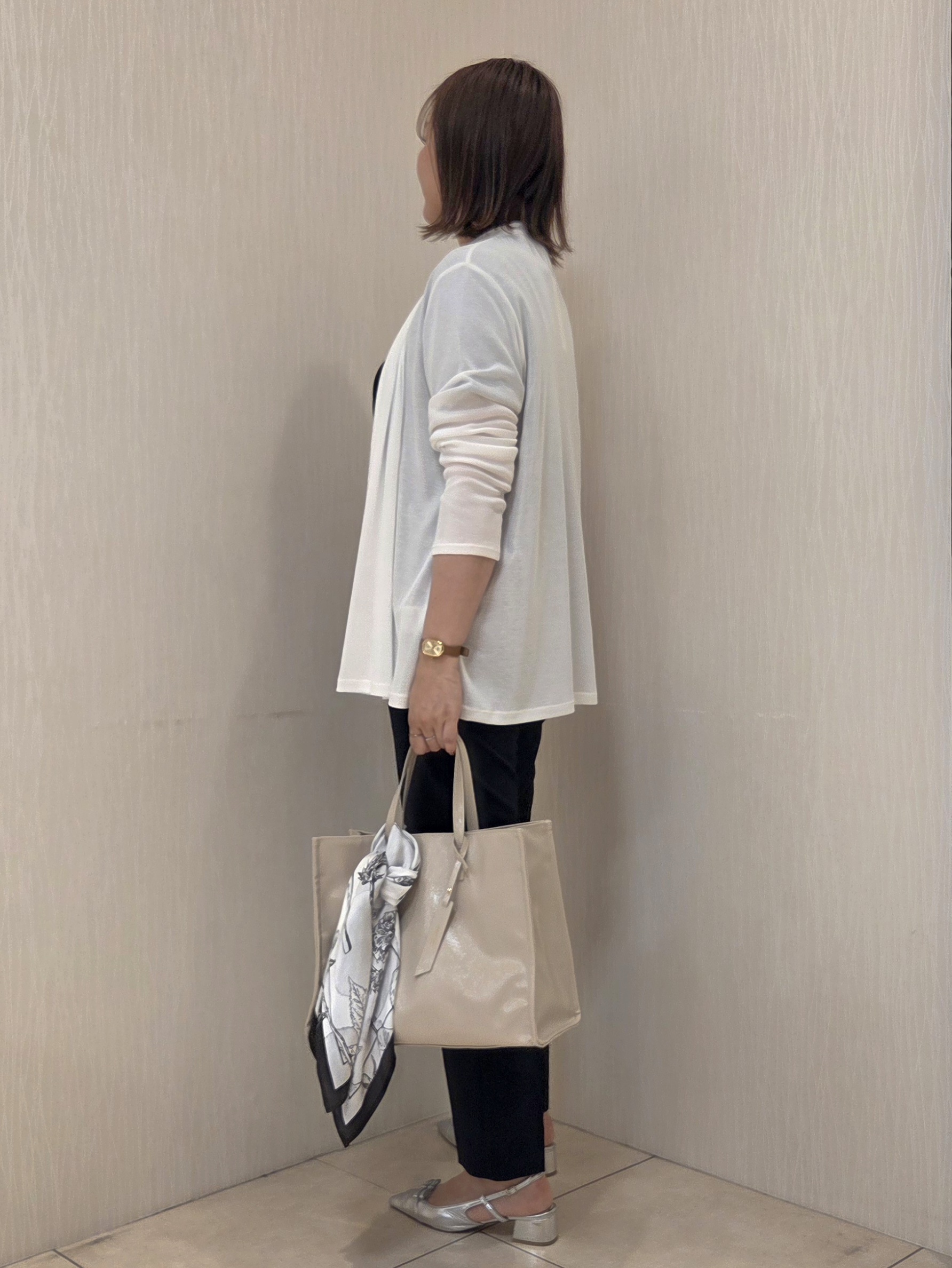 naokoさんの「UNTITLED｜【UV/接触冷感/セットアップ可】リラクシーキーVネックブラウス」を使ったコーディネート