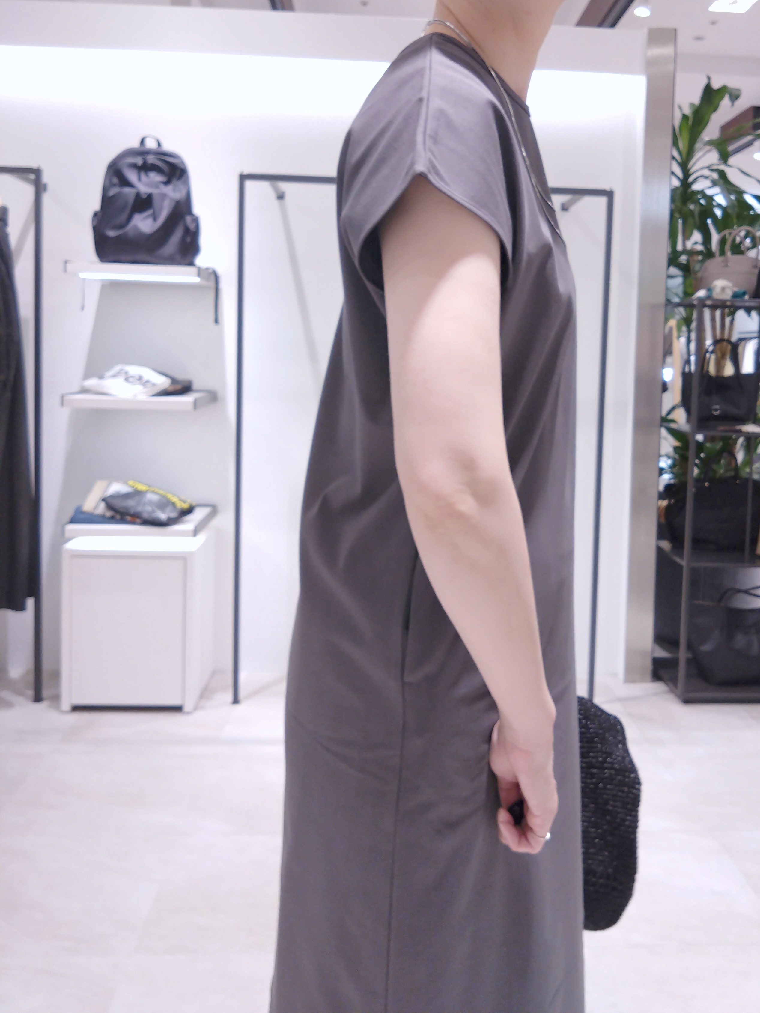 まちこさんの「UNTITLED｜【接触冷感/UVカット/遮熱/抗菌防臭】ライトプレーティングワンピース」を使ったコーディネート