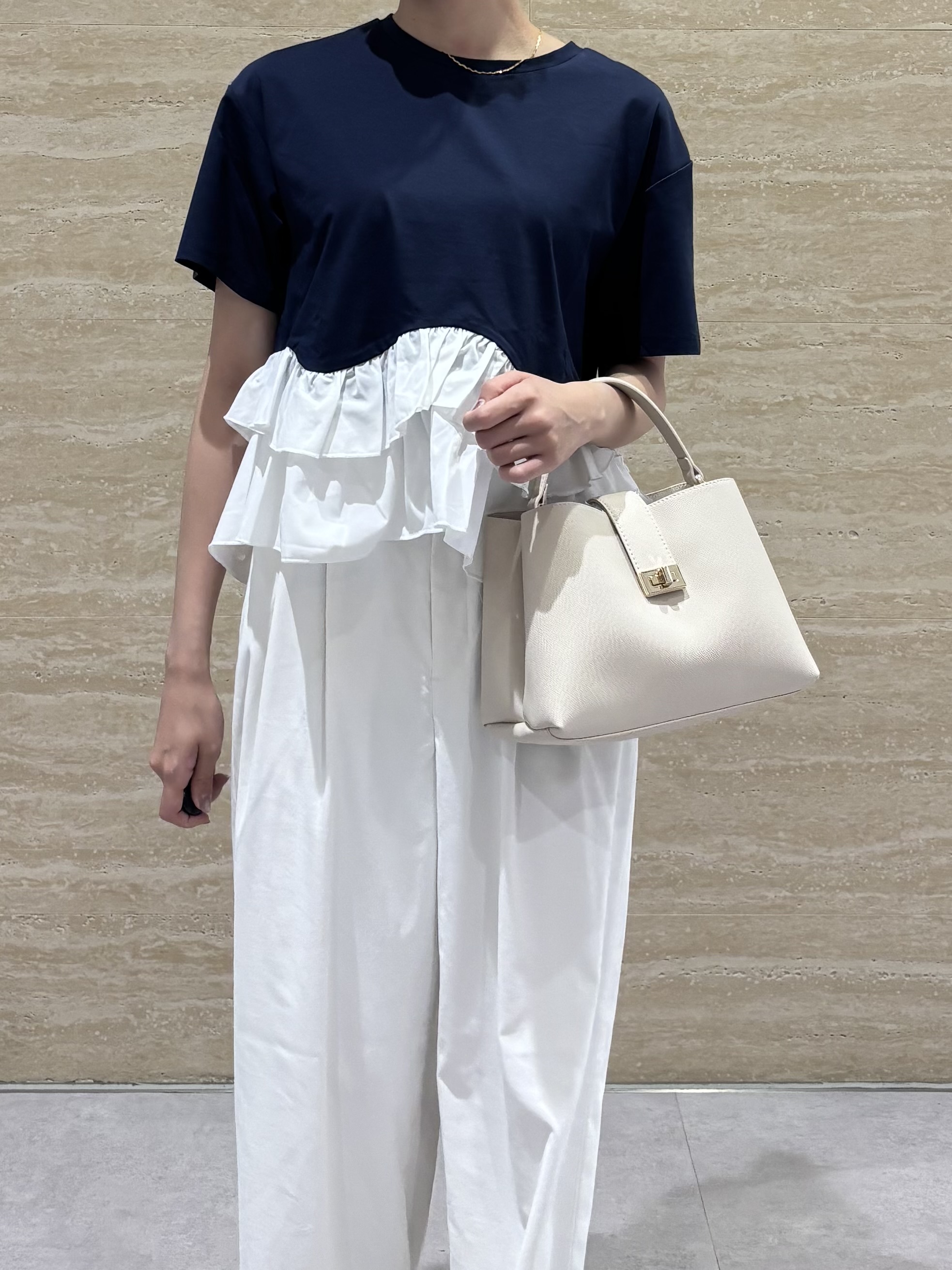 Ririkaさんの「OPAQUE.CLIP｜裾フリルドッキングTシャツ【洗濯機OK】」を使ったコーディネート