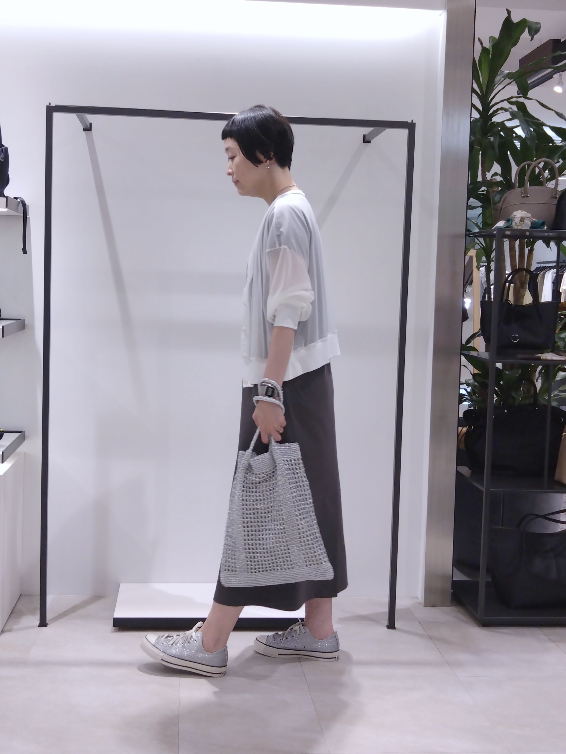 まちこさんの「UNTITLED｜【7色展開/ゆったり/ショート丈】シアートリコットカーディガン」を使ったコーディネート