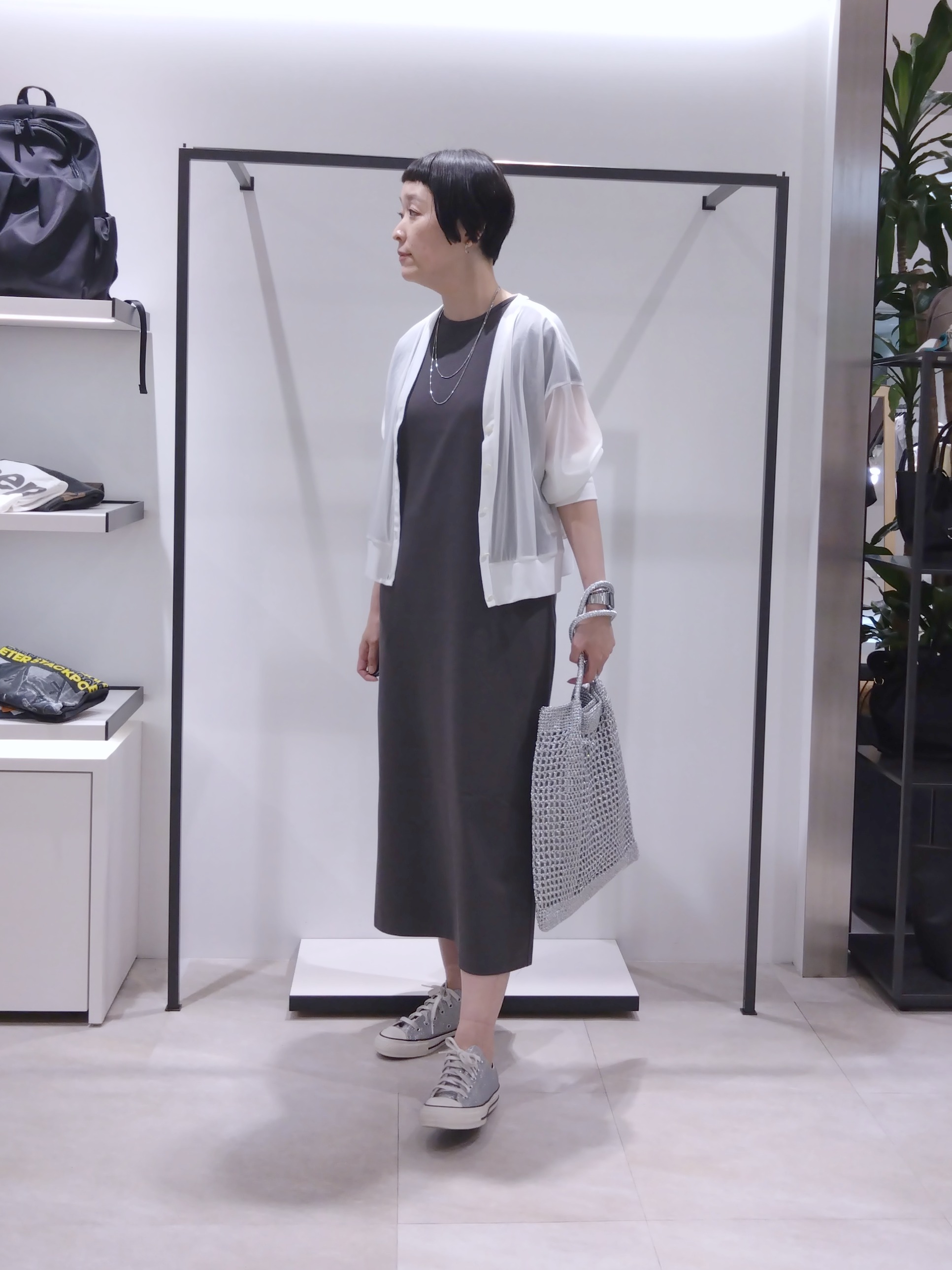 まちこさんの「UNTITLED｜【7色展開/ゆったり/ショート丈】シアートリコットカーディガン」を使ったコーディネート