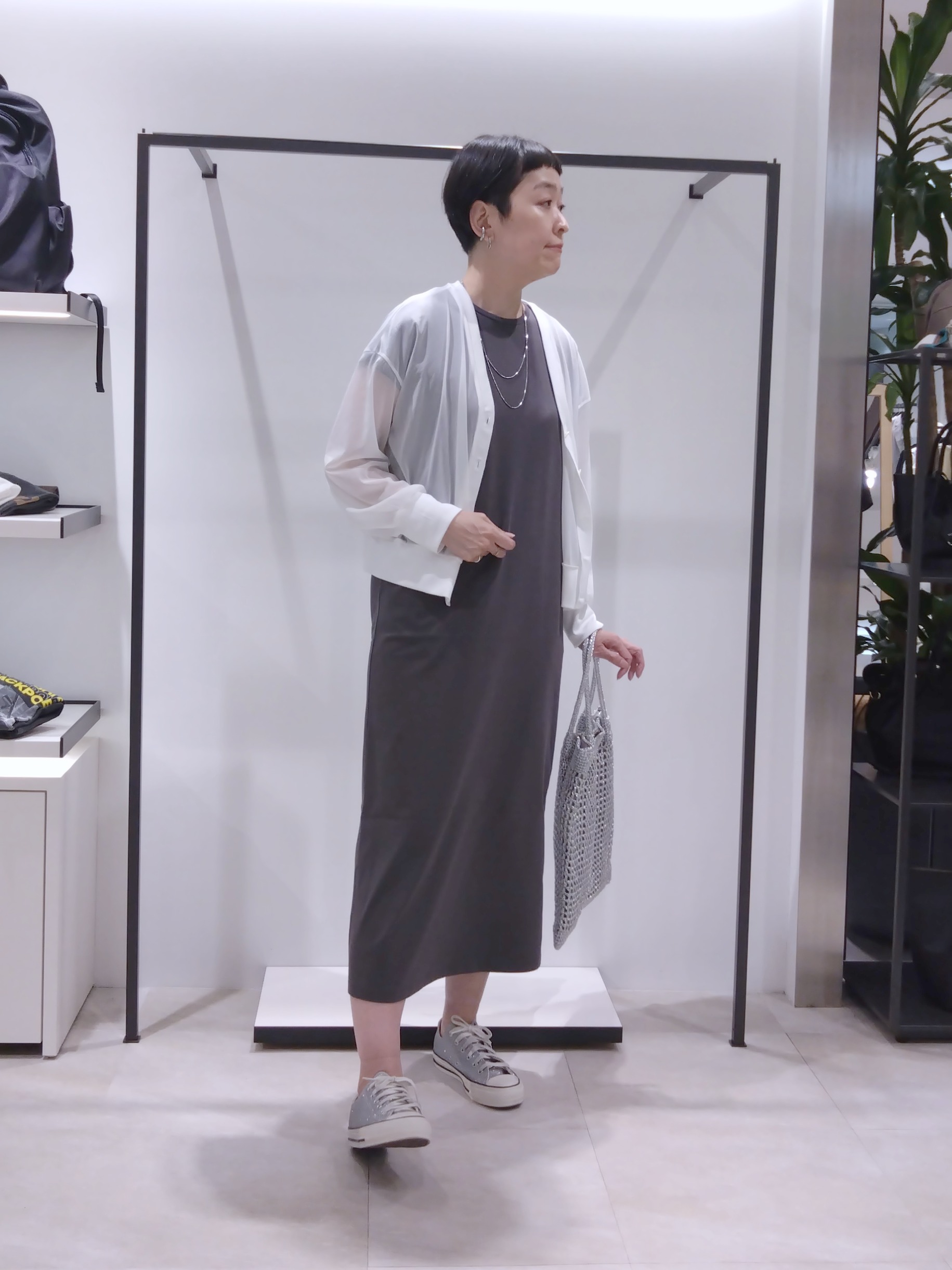 まちこさんの「UNTITLED｜【7色展開/ゆったり/ショート丈】シアートリコットカーディガン」を使ったコーディネート