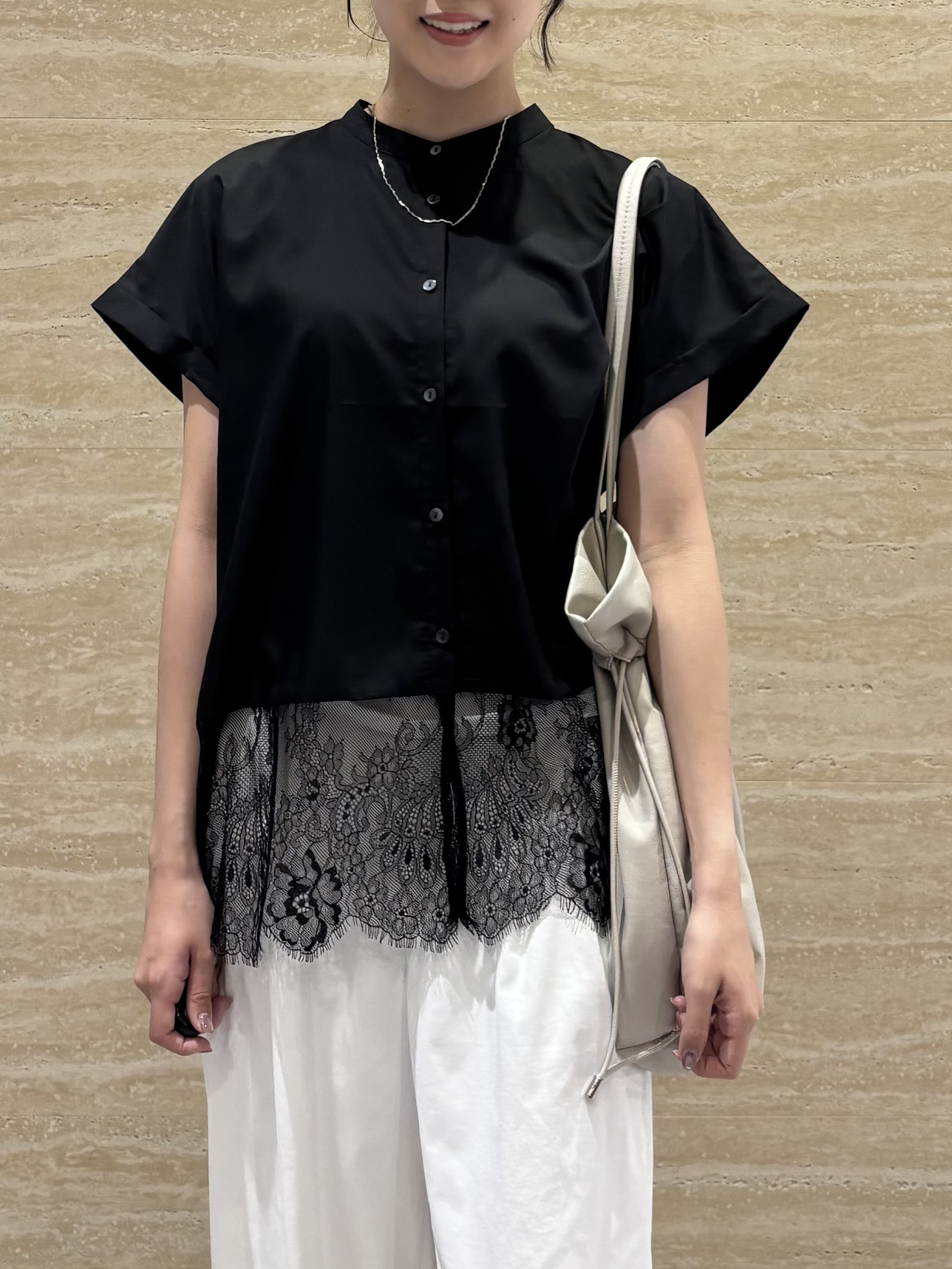 Ririkaさんの「OPAQUE.CLIP｜裾レースフレンチスリーブブラウス【洗濯機OK】」を使ったコーディネート